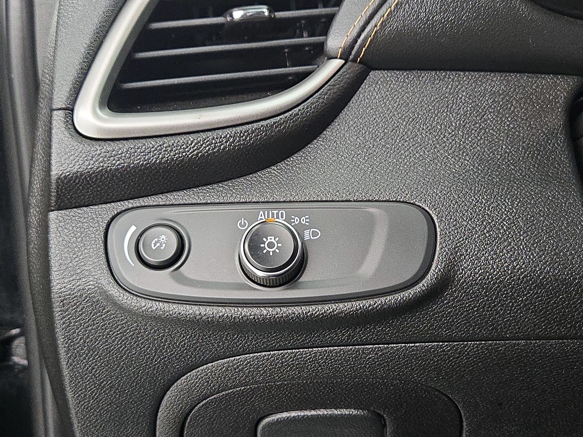 Thumbnail: 2018 Chevrolet Trax - 13