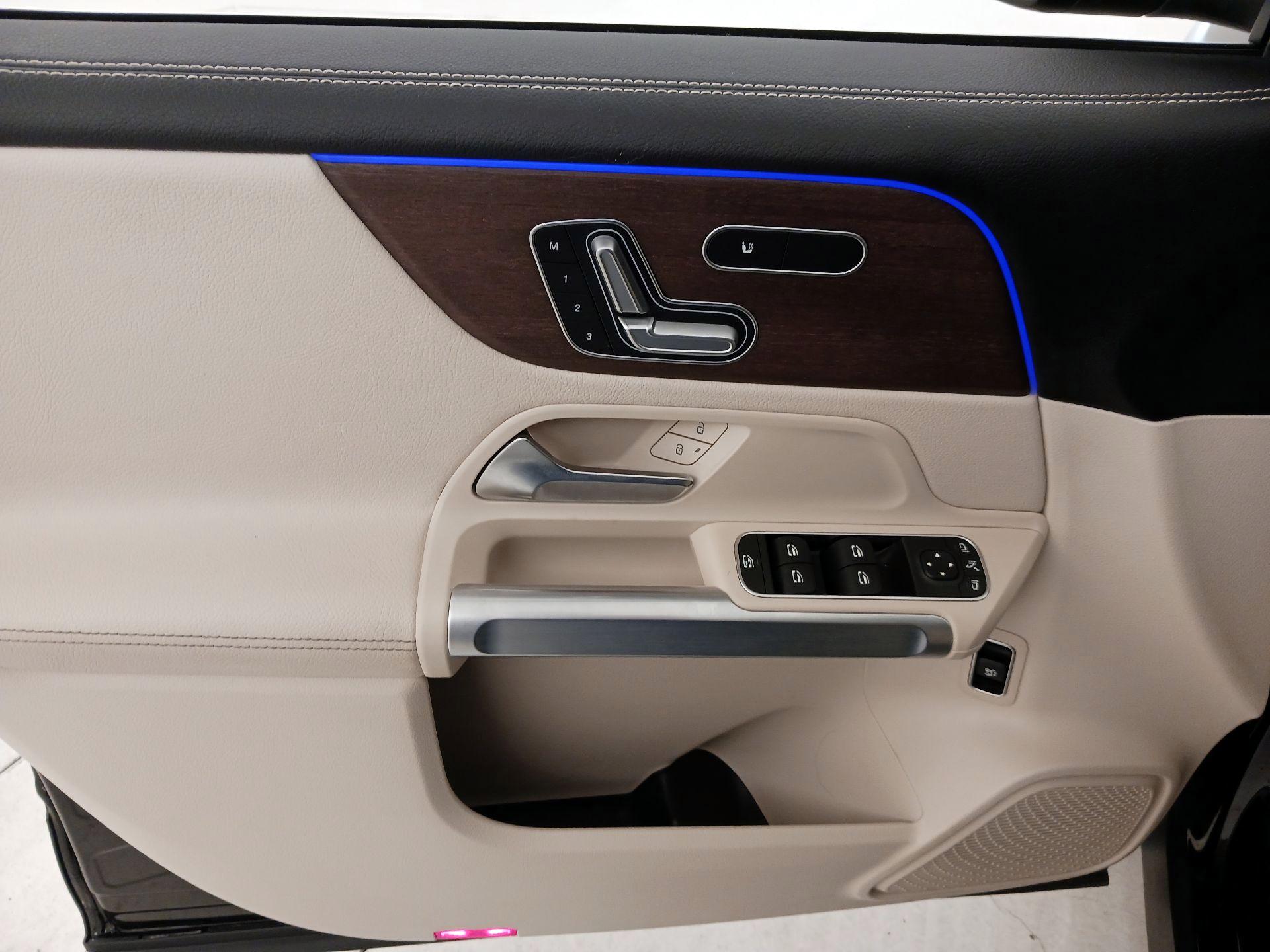 Thumbnail: 2023 Mercedes-Benz GLB - 12