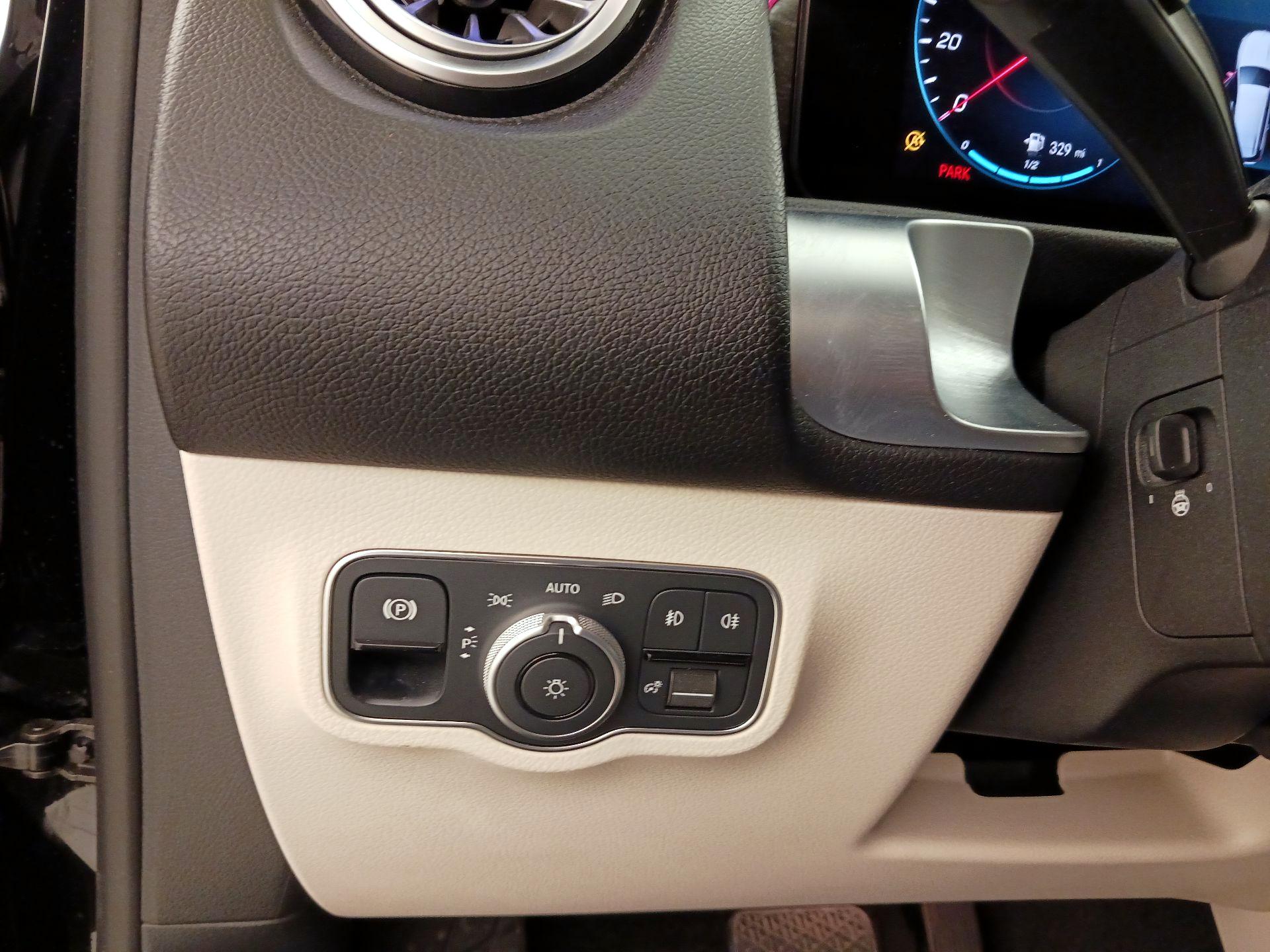 Thumbnail: 2023 Mercedes-Benz GLB - 13