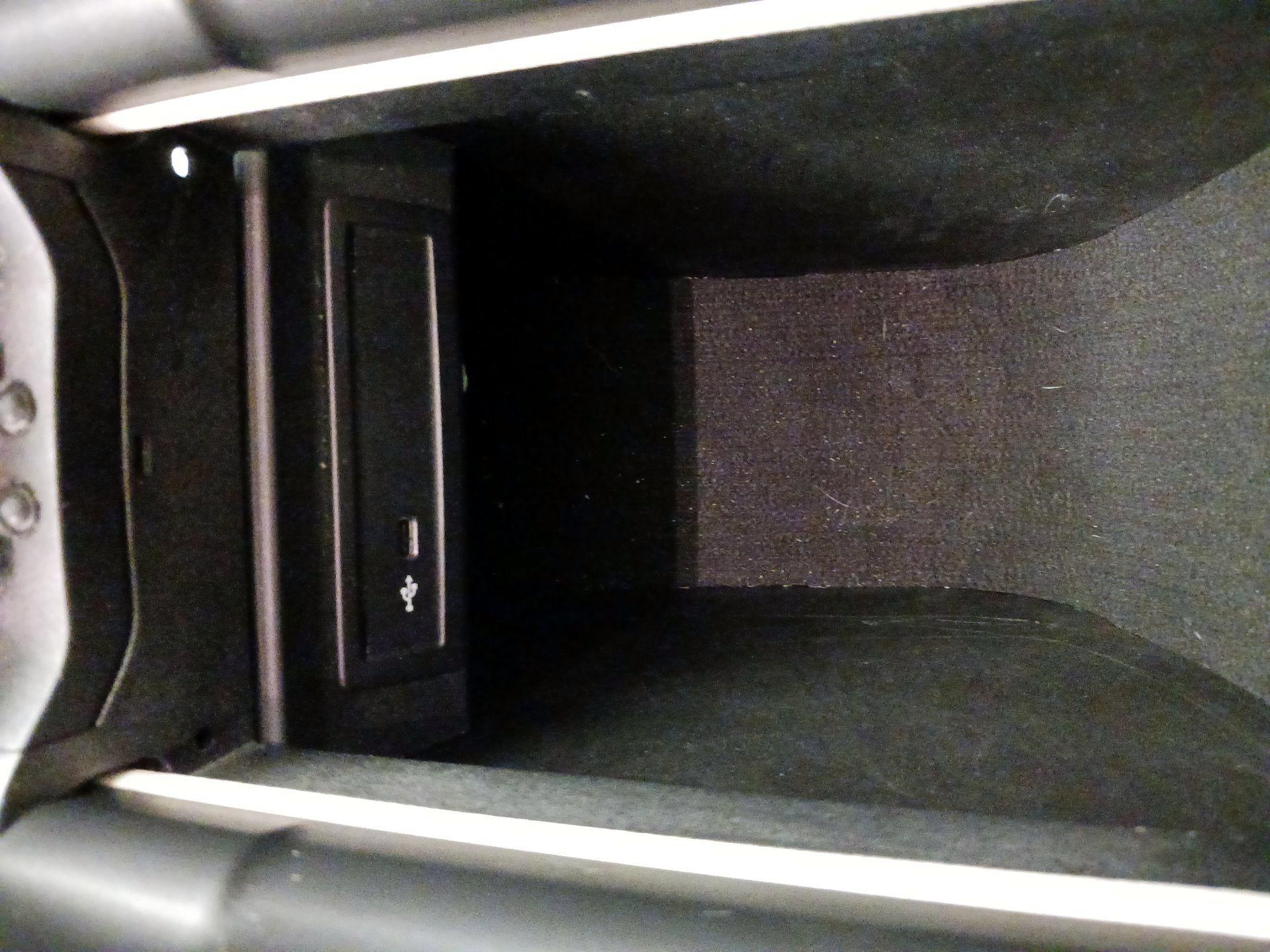 Thumbnail: 2023 Mercedes-Benz GLB - 18