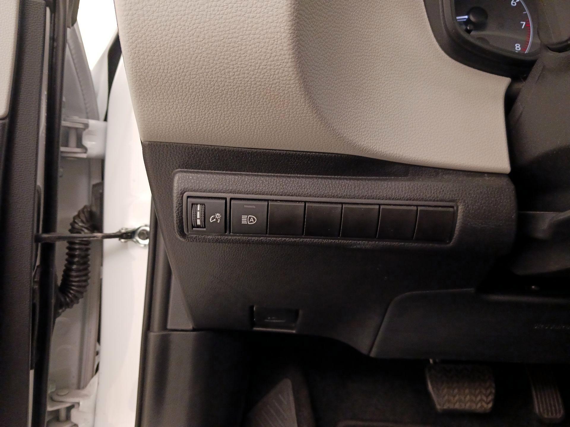 Thumbnail: 2025 Toyota Corolla - 13