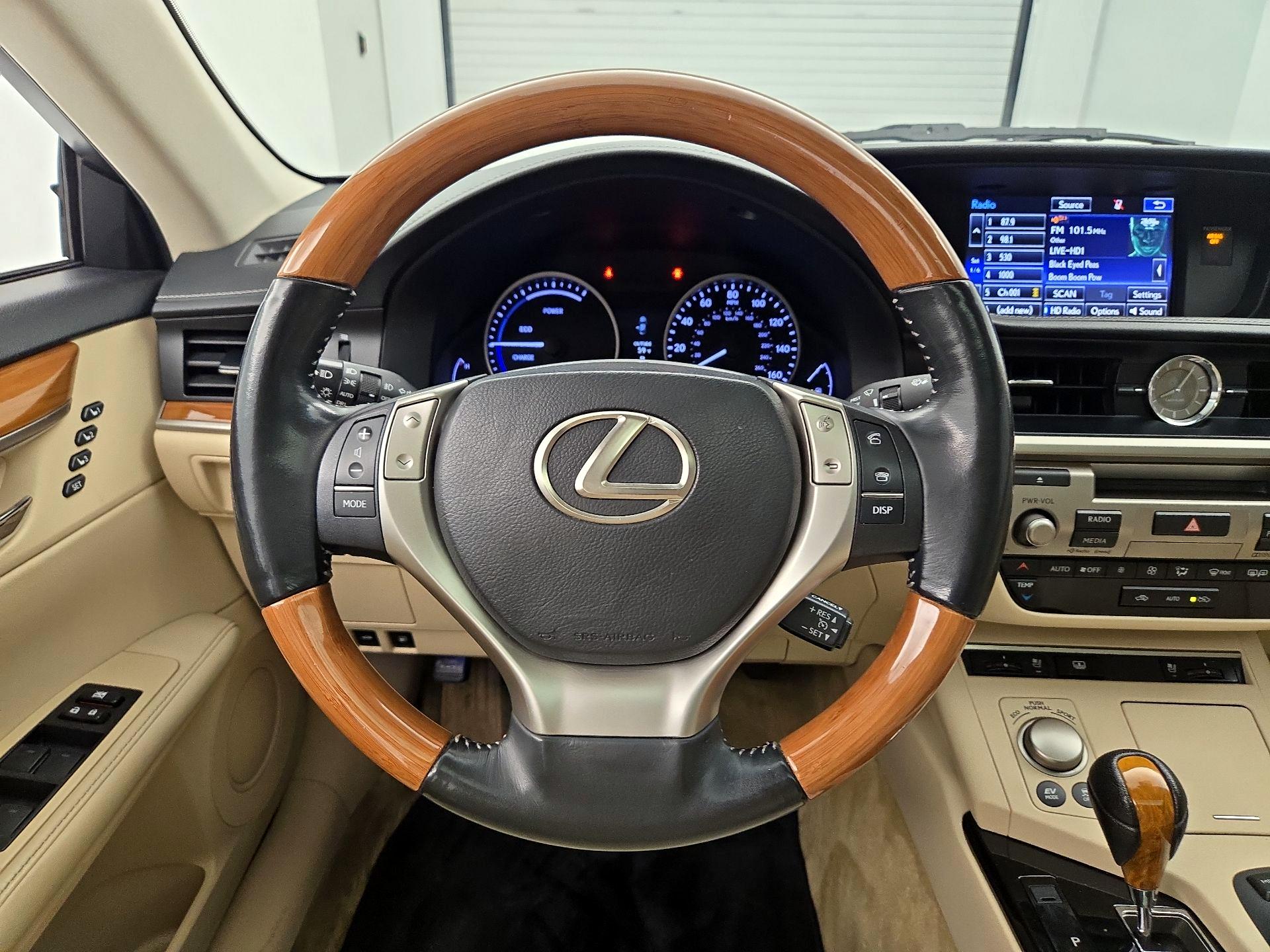 Thumbnail: 2015 Lexus ES - 10
