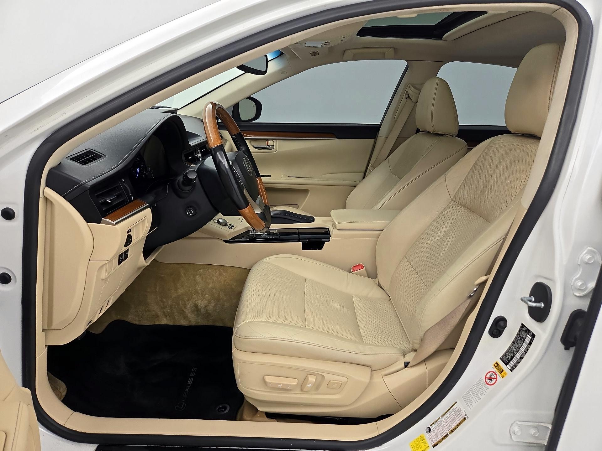 Thumbnail: 2015 Lexus ES - 11