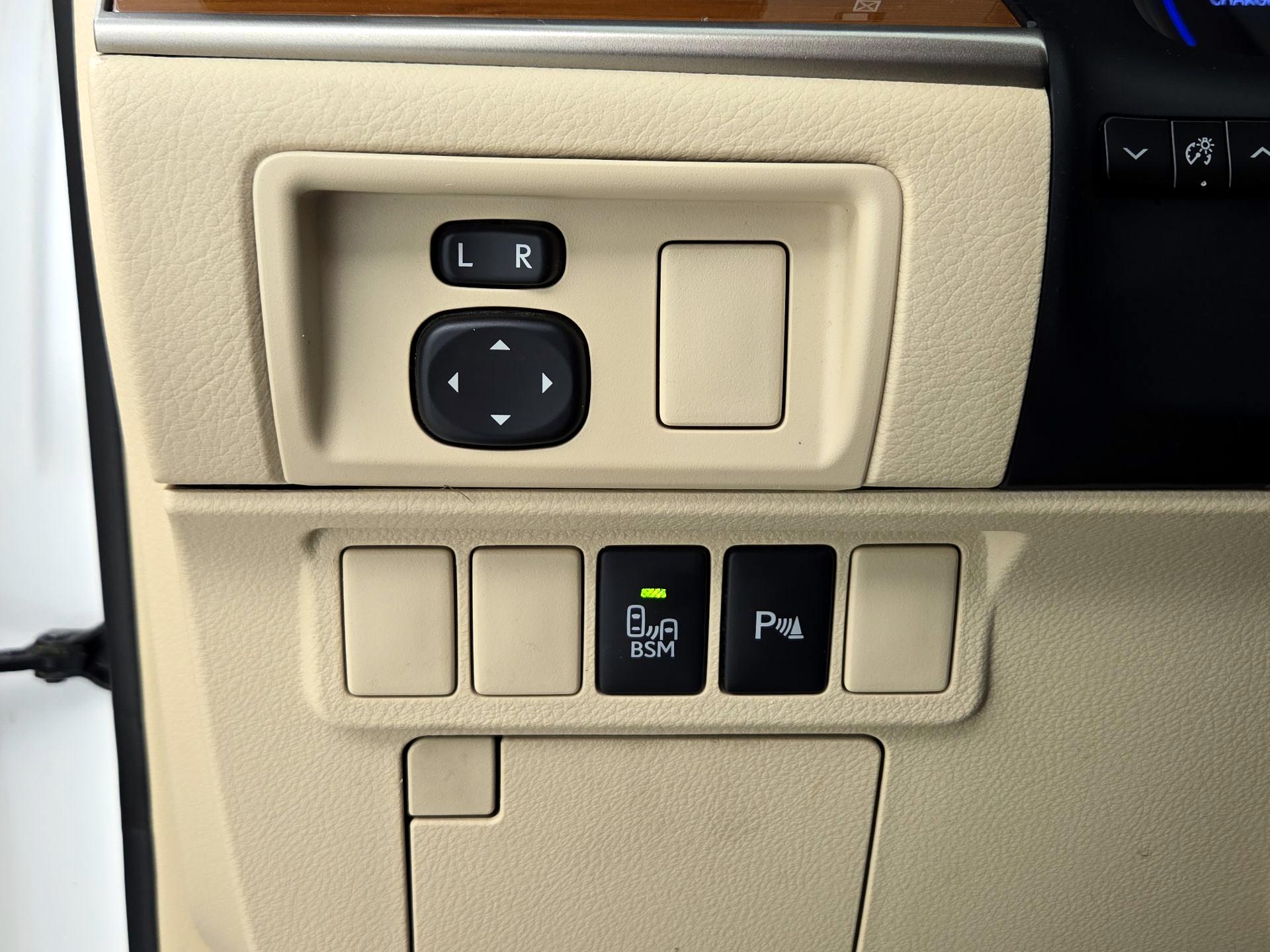 Thumbnail: 2015 Lexus ES - 13