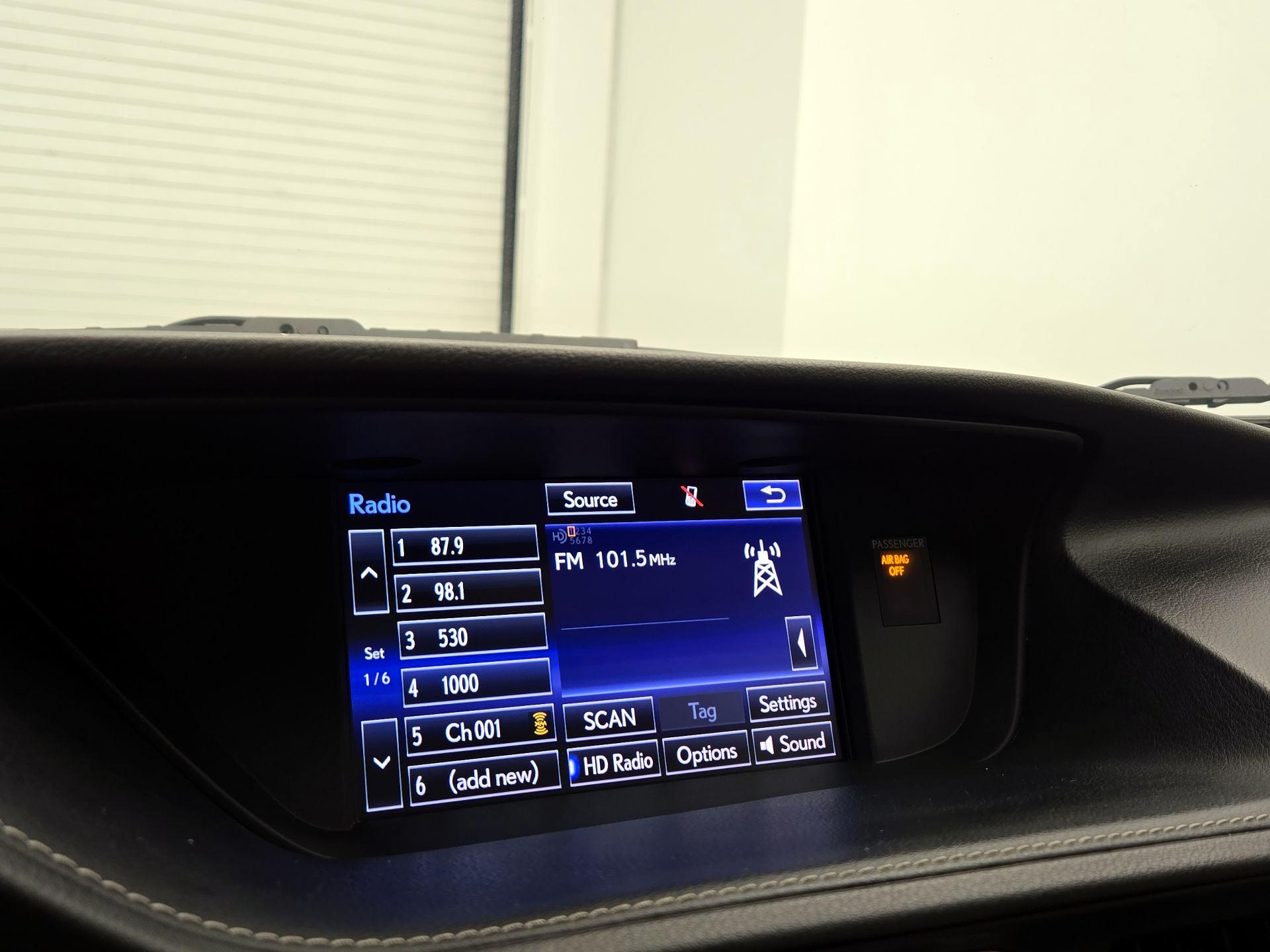 Thumbnail: 2015 Lexus ES - 16