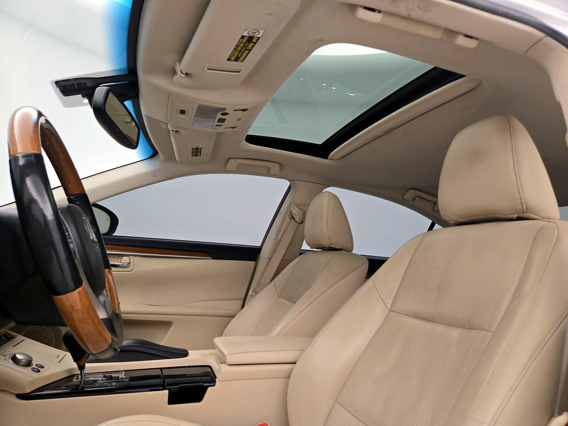 Thumbnail: 2015 Lexus ES - 20