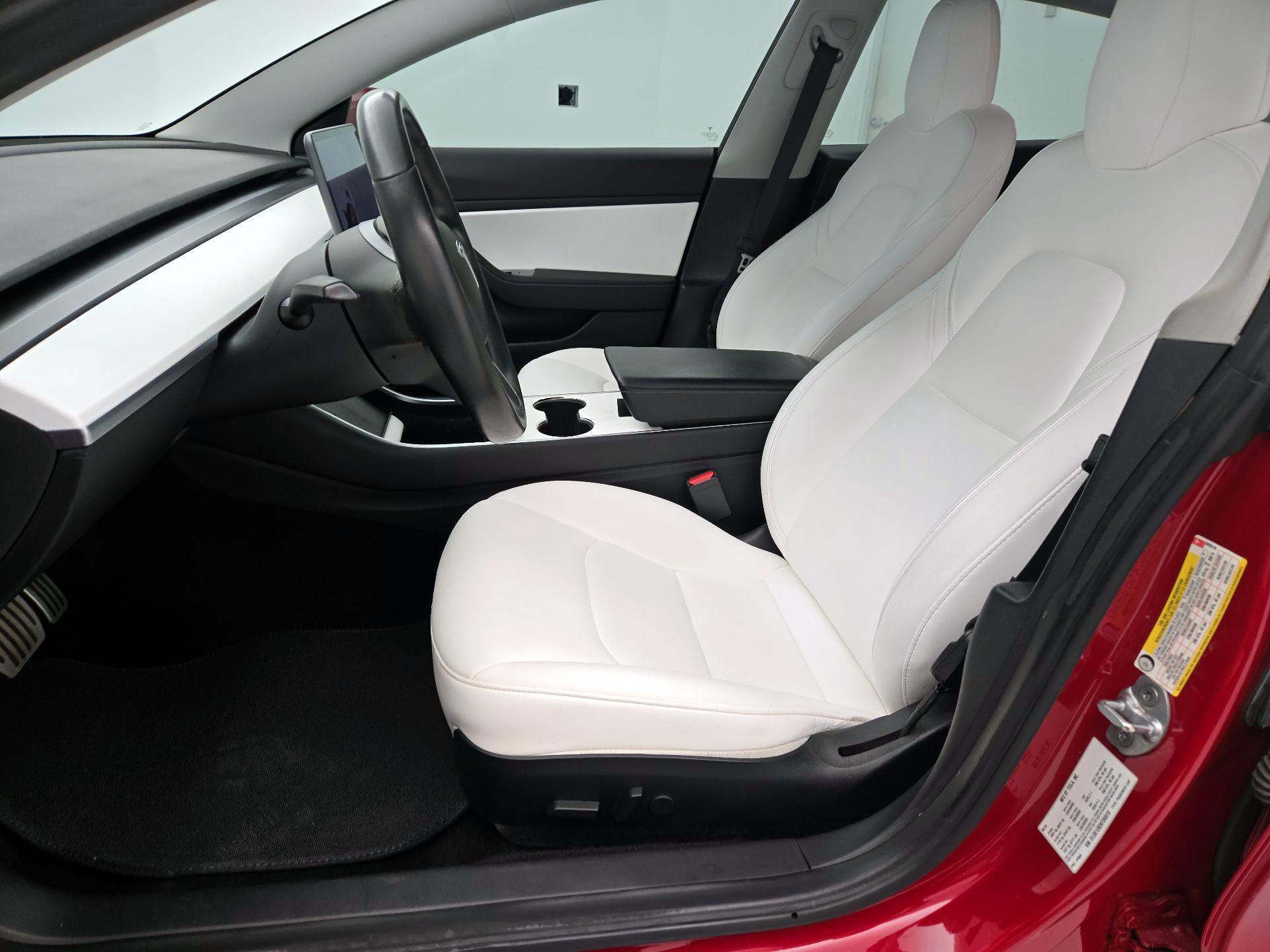 Thumbnail: 2019 Tesla Model 3 - 11