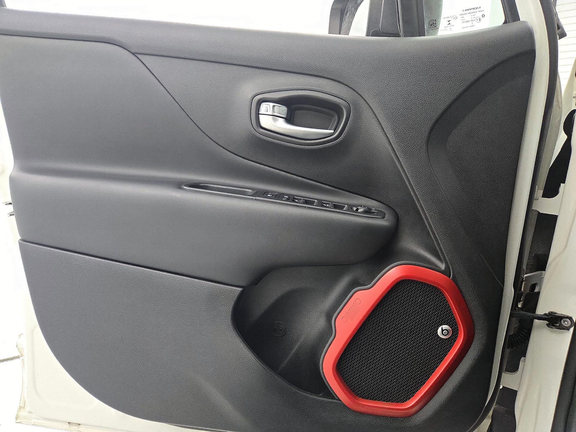 Thumbnail: 2017 Jeep Renegade - 12