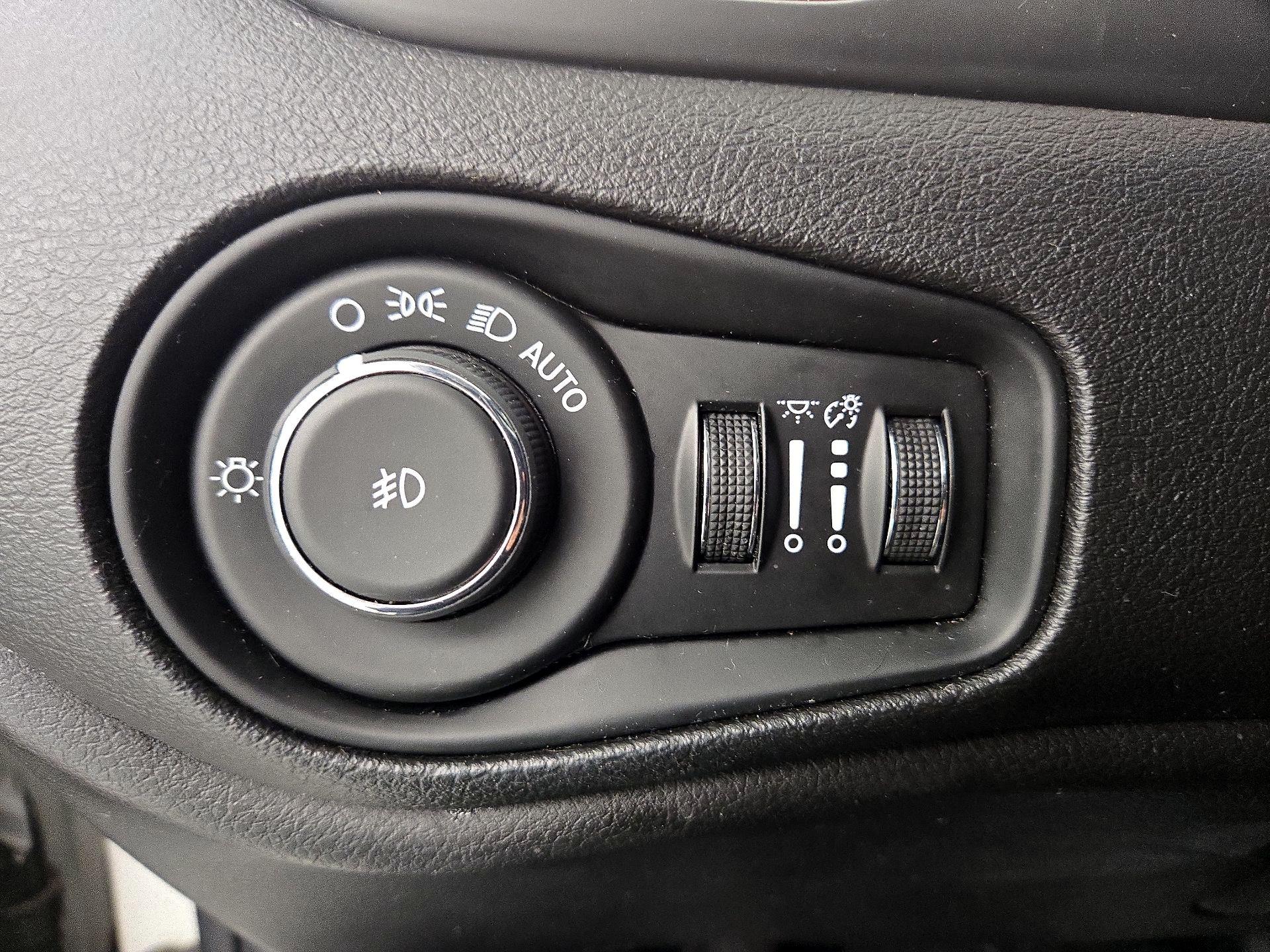 Thumbnail: 2017 Jeep Renegade - 13