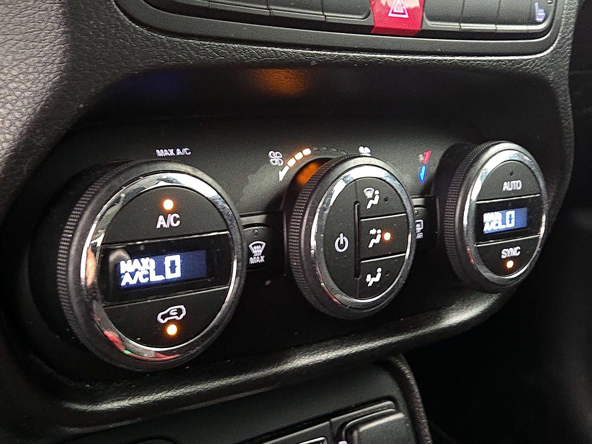 Thumbnail: 2017 Jeep Renegade - 16