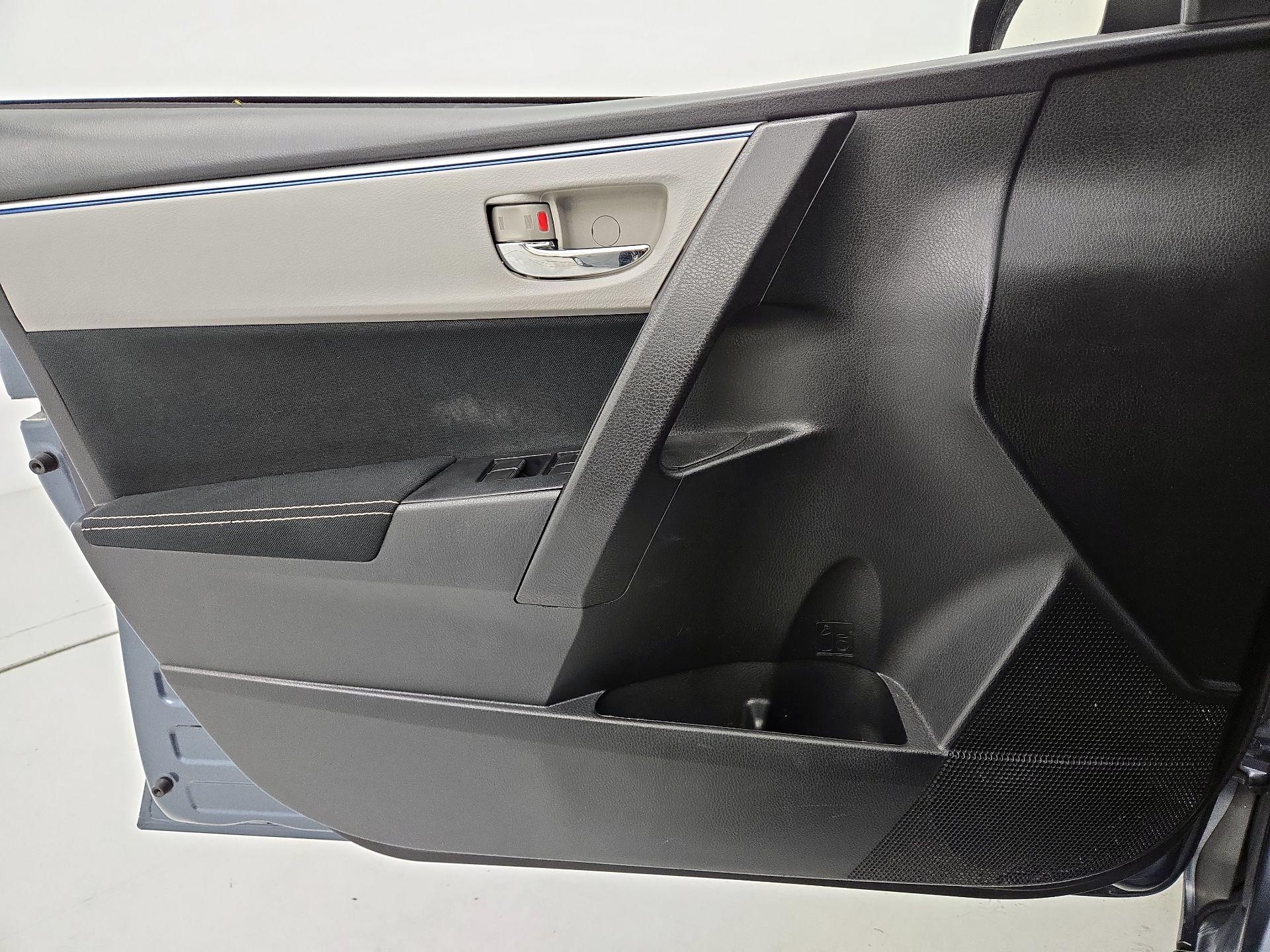 Thumbnail: 2015 Toyota Corolla - 12