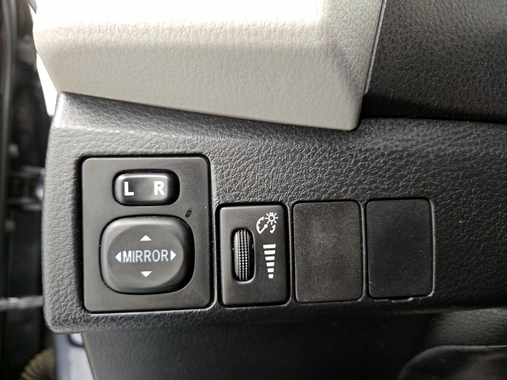 Thumbnail: 2015 Toyota Corolla - 13