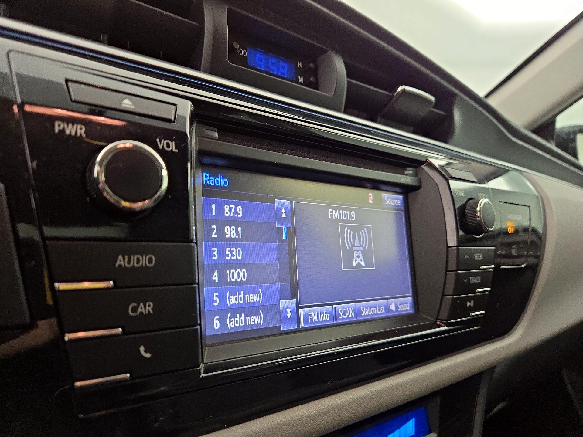 Thumbnail: 2015 Toyota Corolla - 15