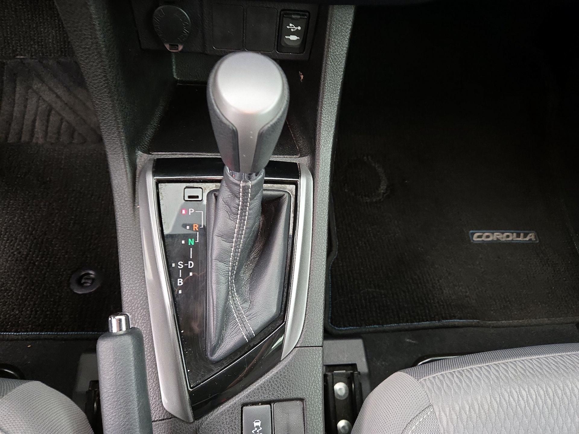 Thumbnail: 2015 Toyota Corolla - 17