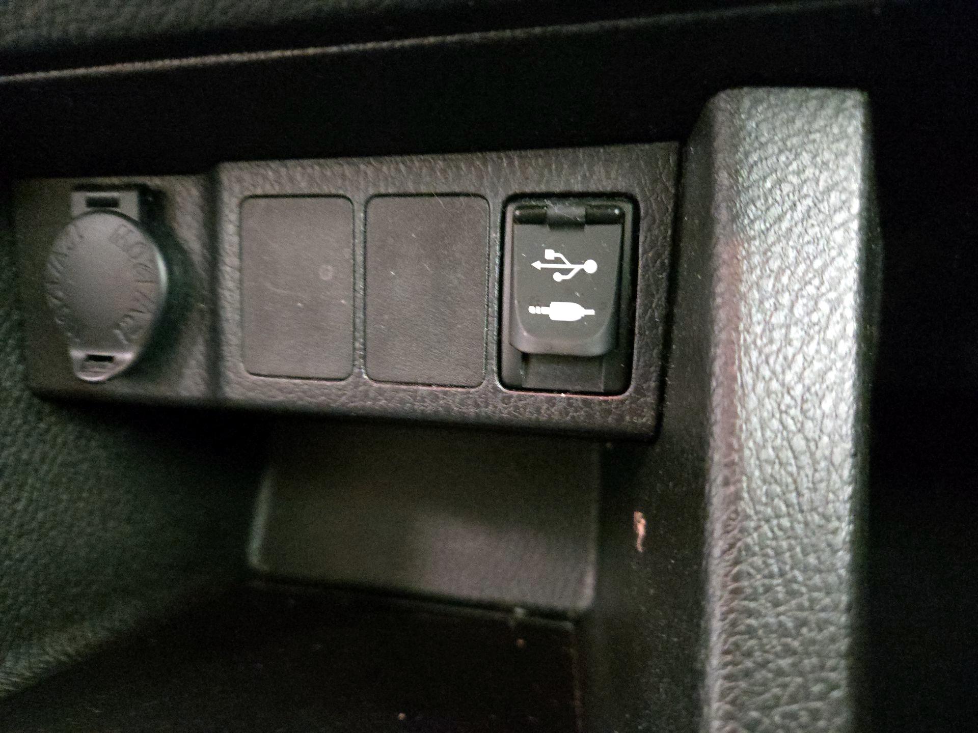 Thumbnail: 2015 Toyota Corolla - 18