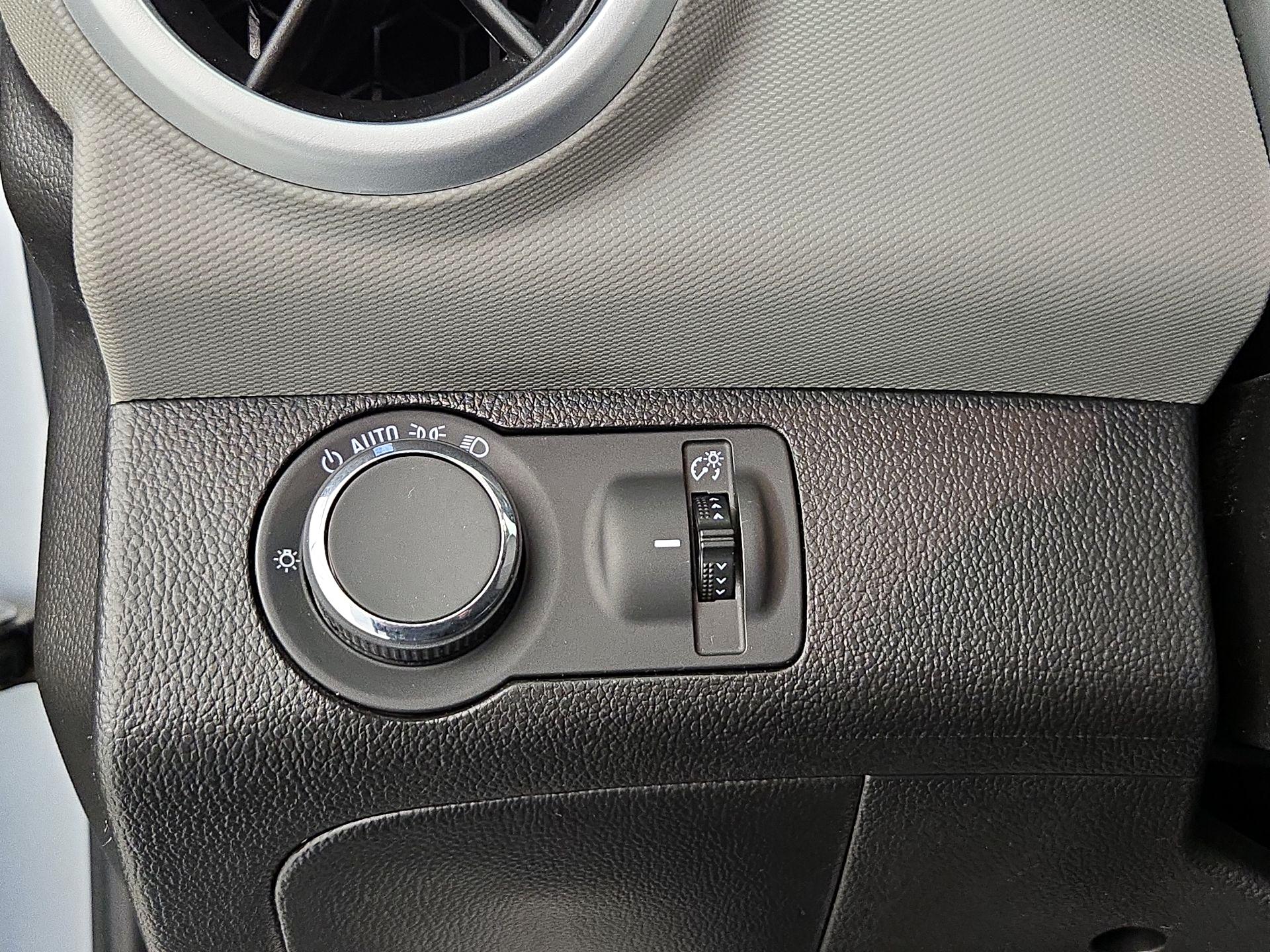 Thumbnail: 2017 Chevrolet Sonic - 13