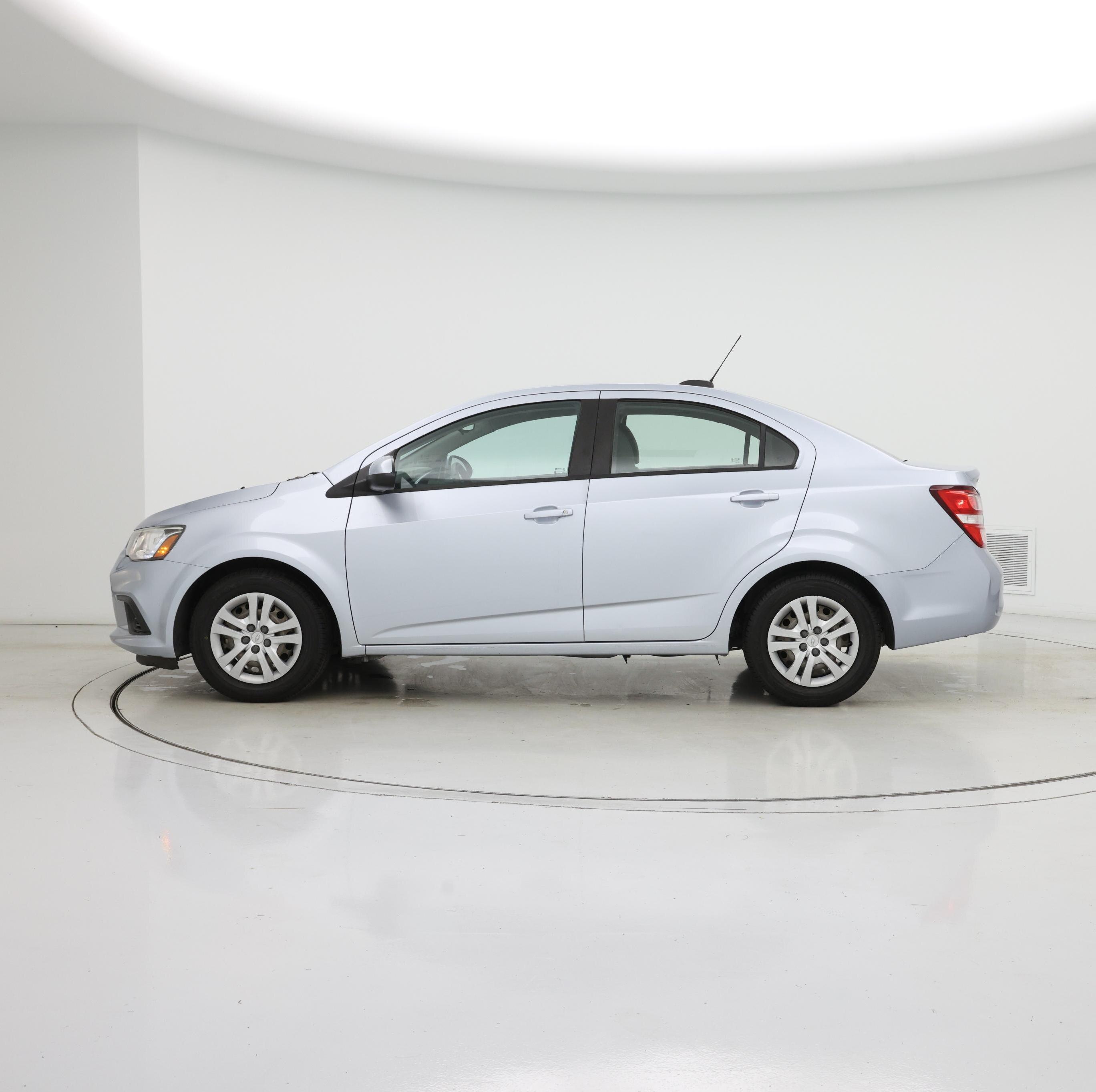 Thumbnail: 2017 Chevrolet Sonic - 3