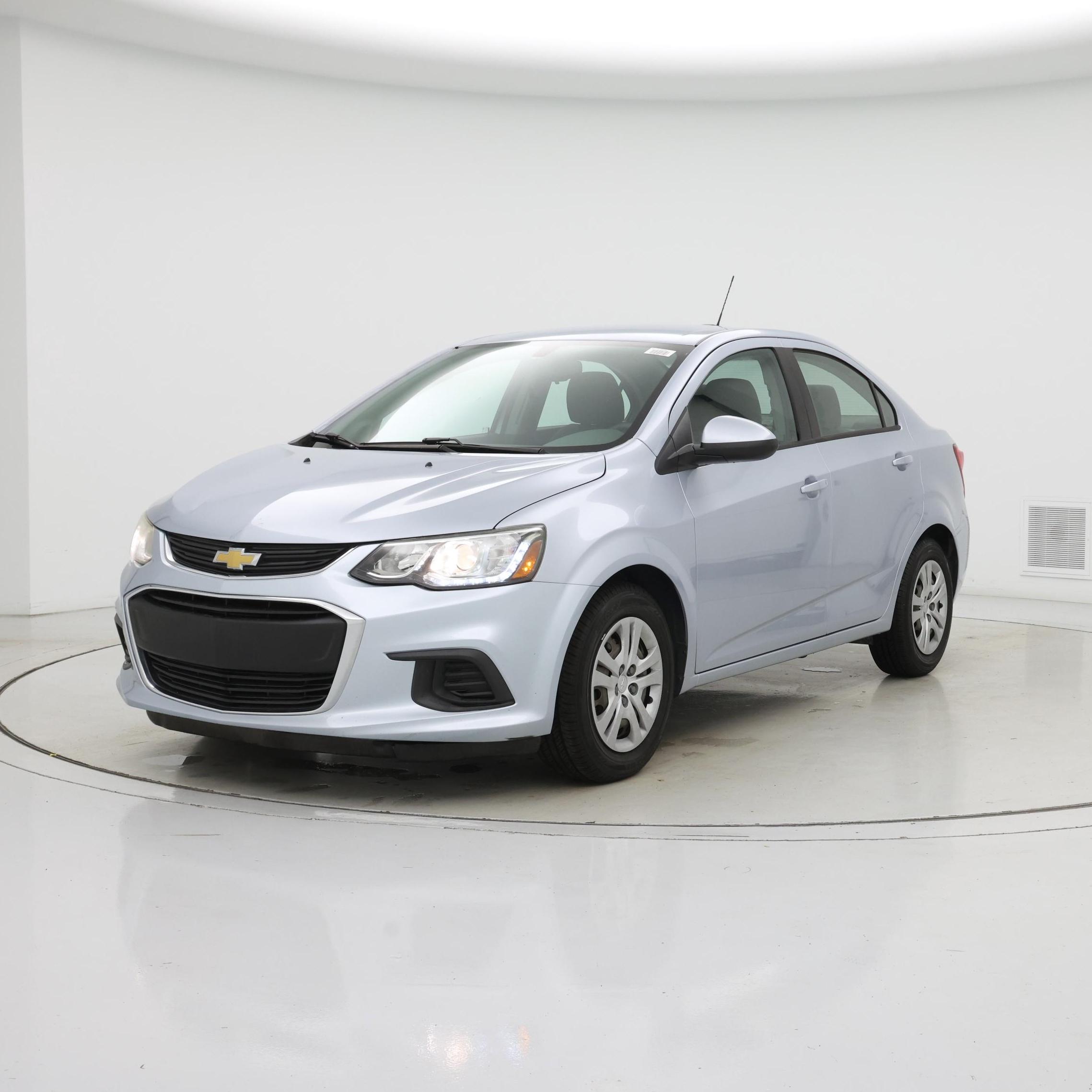 Thumbnail: 2017 Chevrolet Sonic - 4