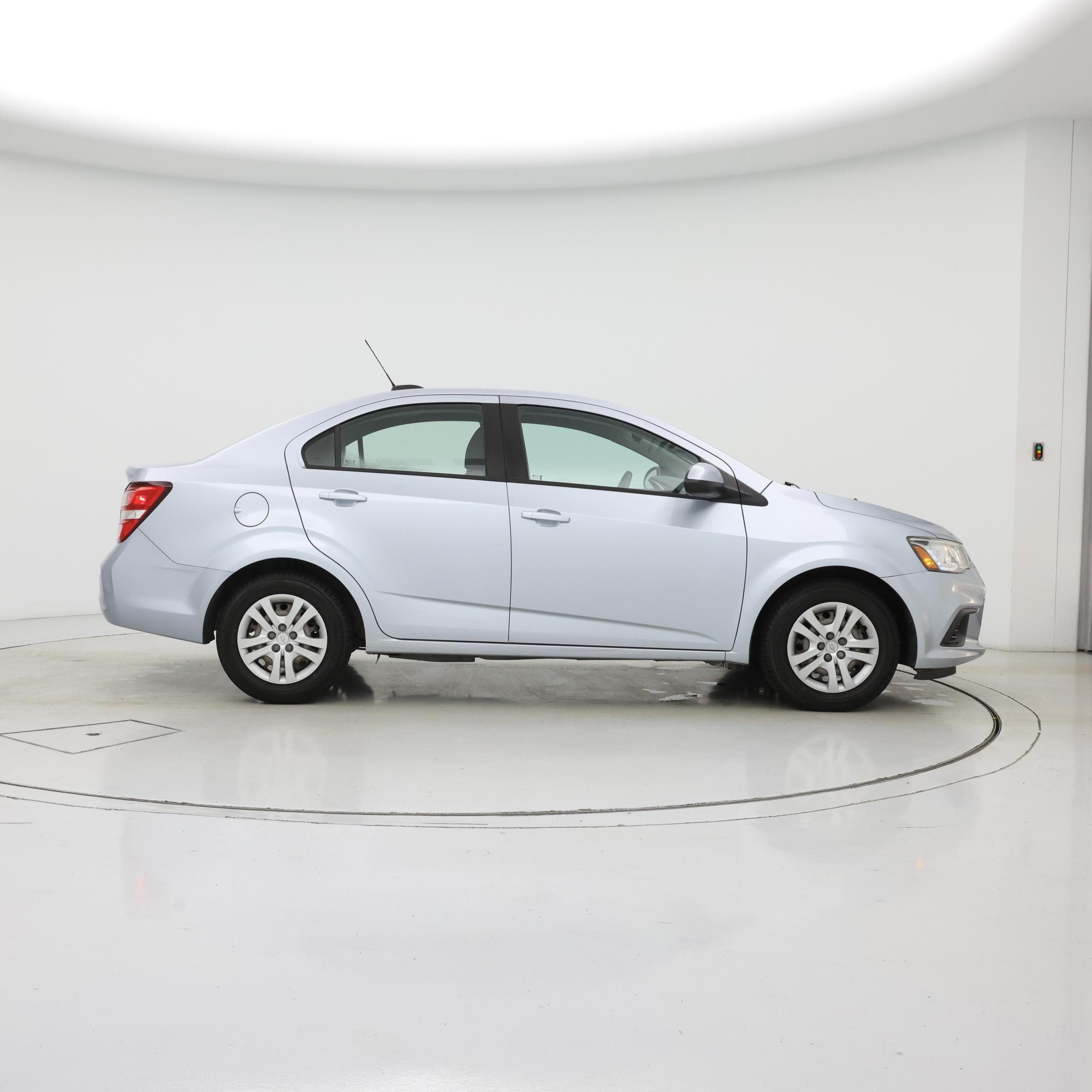 Thumbnail: 2017 Chevrolet Sonic - 7