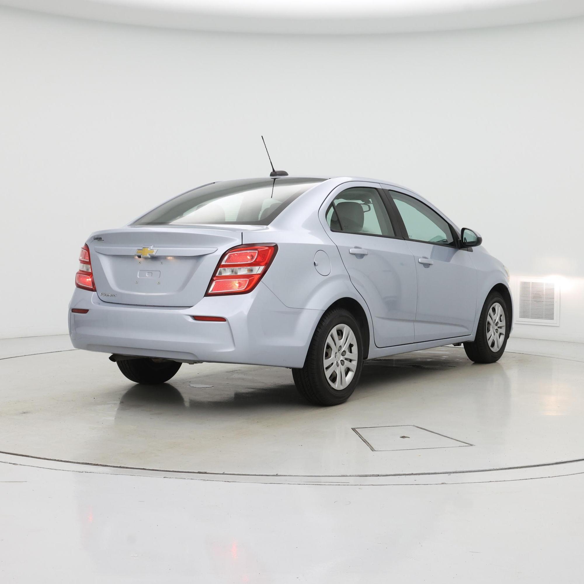 Thumbnail: 2017 Chevrolet Sonic - 8