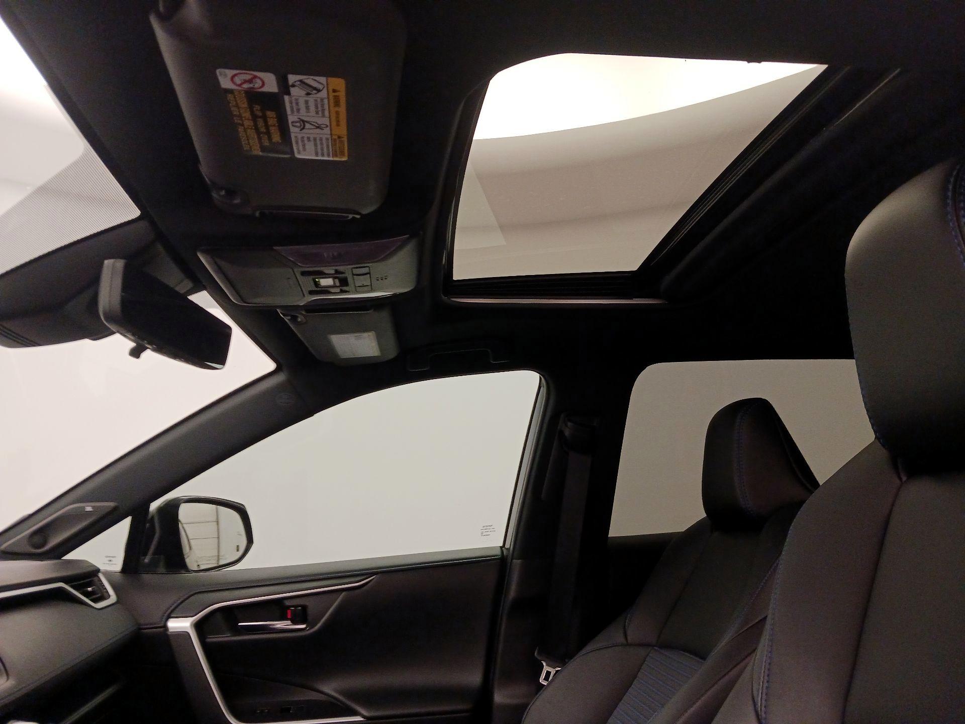 Thumbnail: 2022 Toyota RAV4 - 20