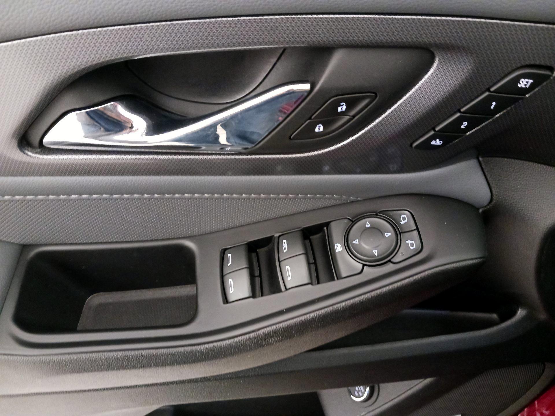 Thumbnail: 2020 Chevrolet Traverse - 12