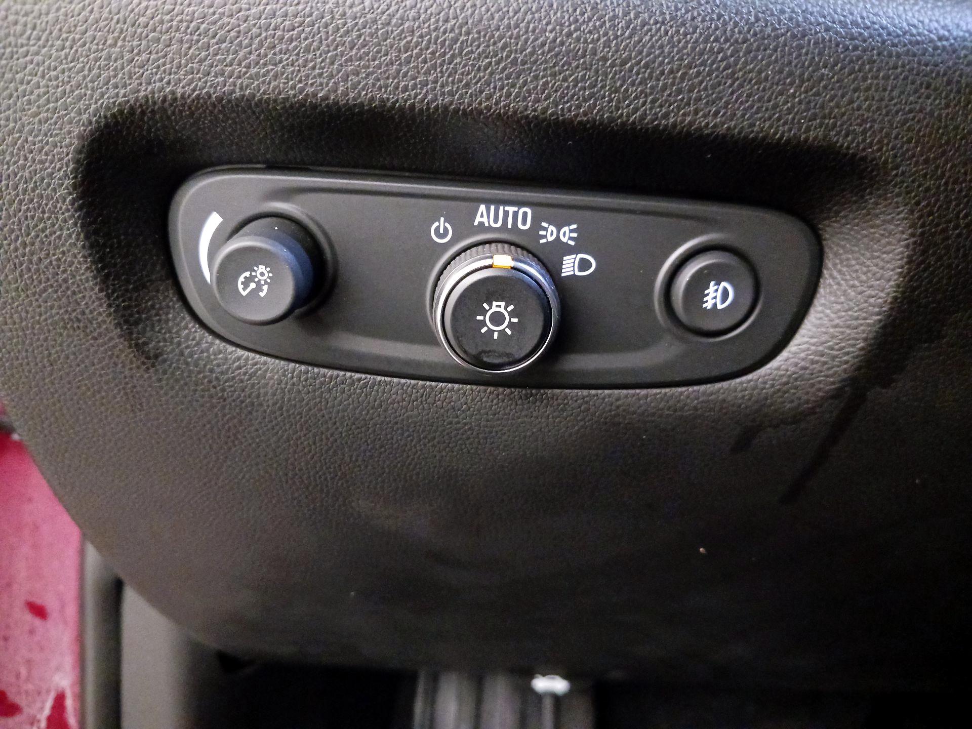 Thumbnail: 2020 Chevrolet Traverse - 13