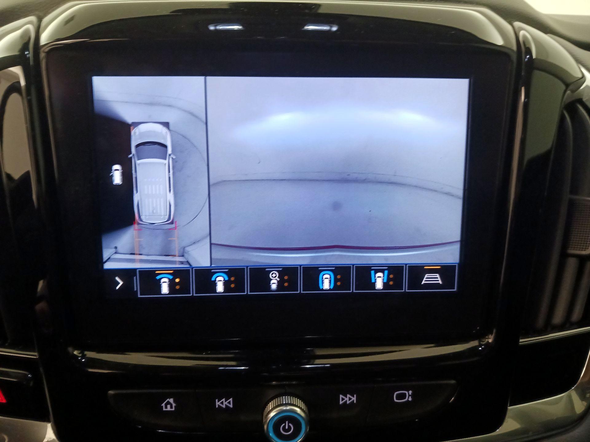 Thumbnail: 2020 Chevrolet Traverse - 15