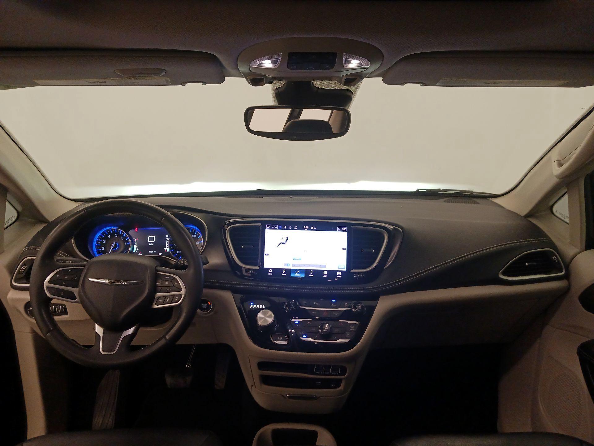 Thumbnail: 2022 Chrysler Pacifica - 9