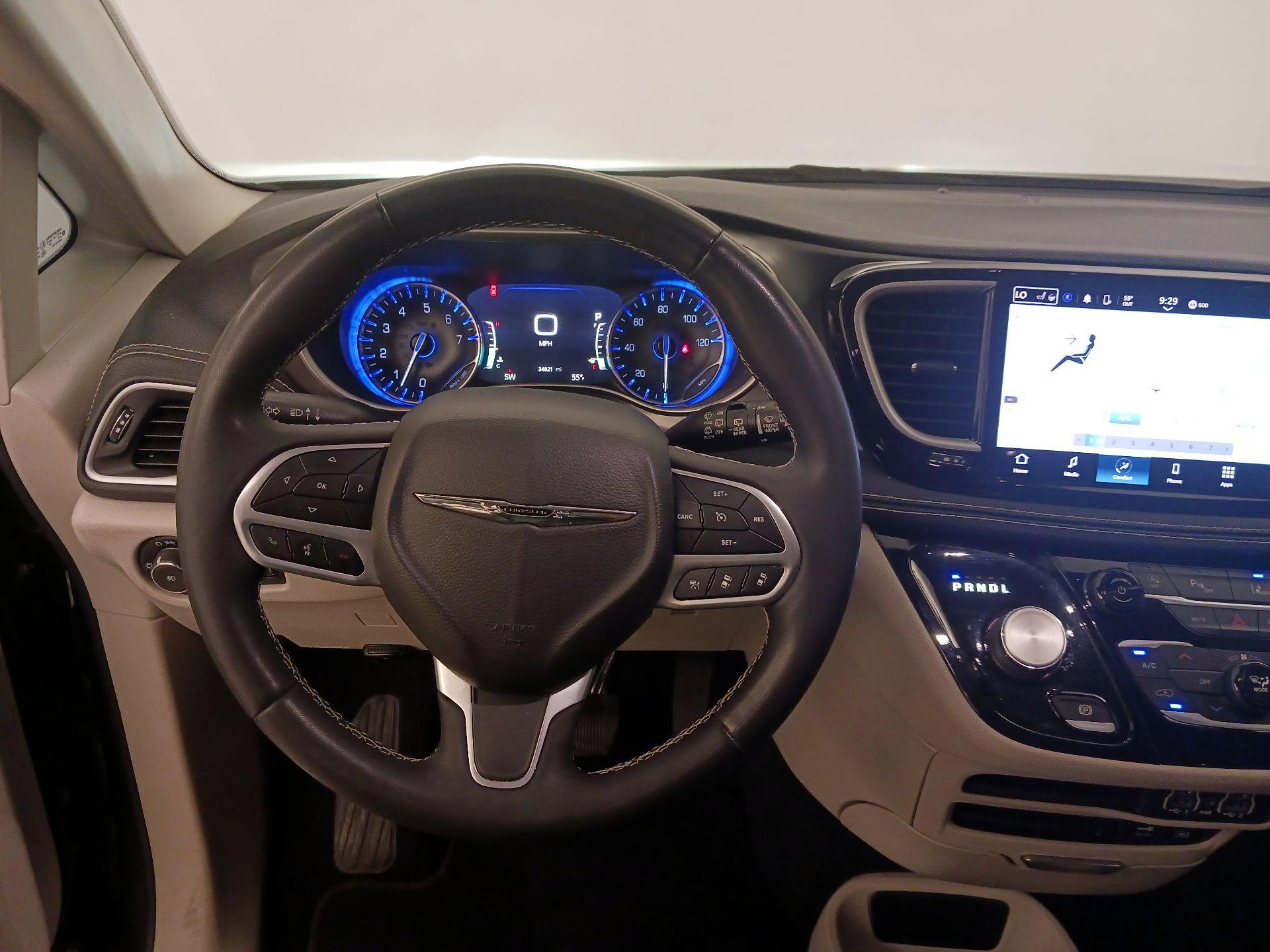 Thumbnail: 2022 Chrysler Pacifica - 10