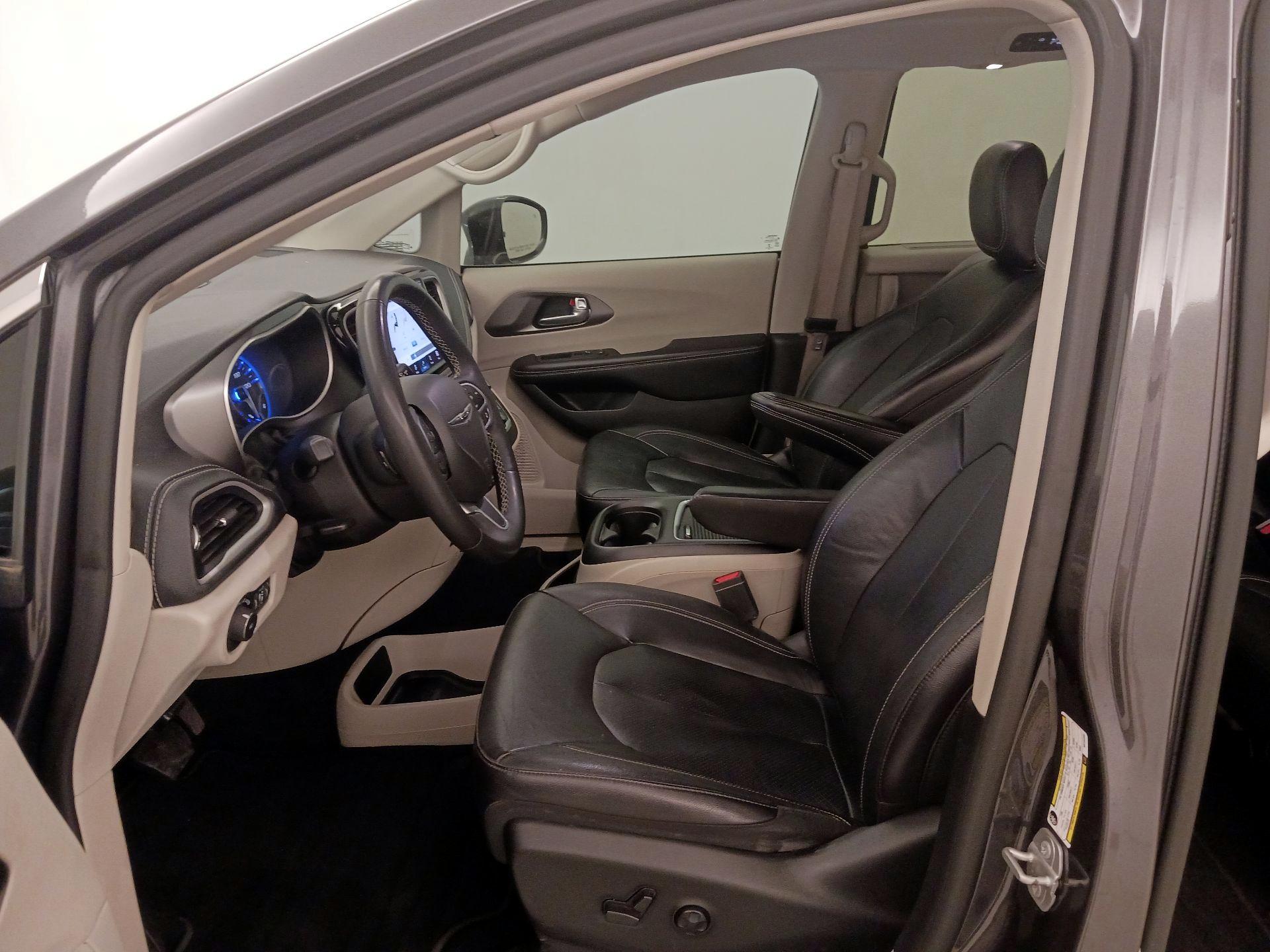 Thumbnail: 2022 Chrysler Pacifica - 11