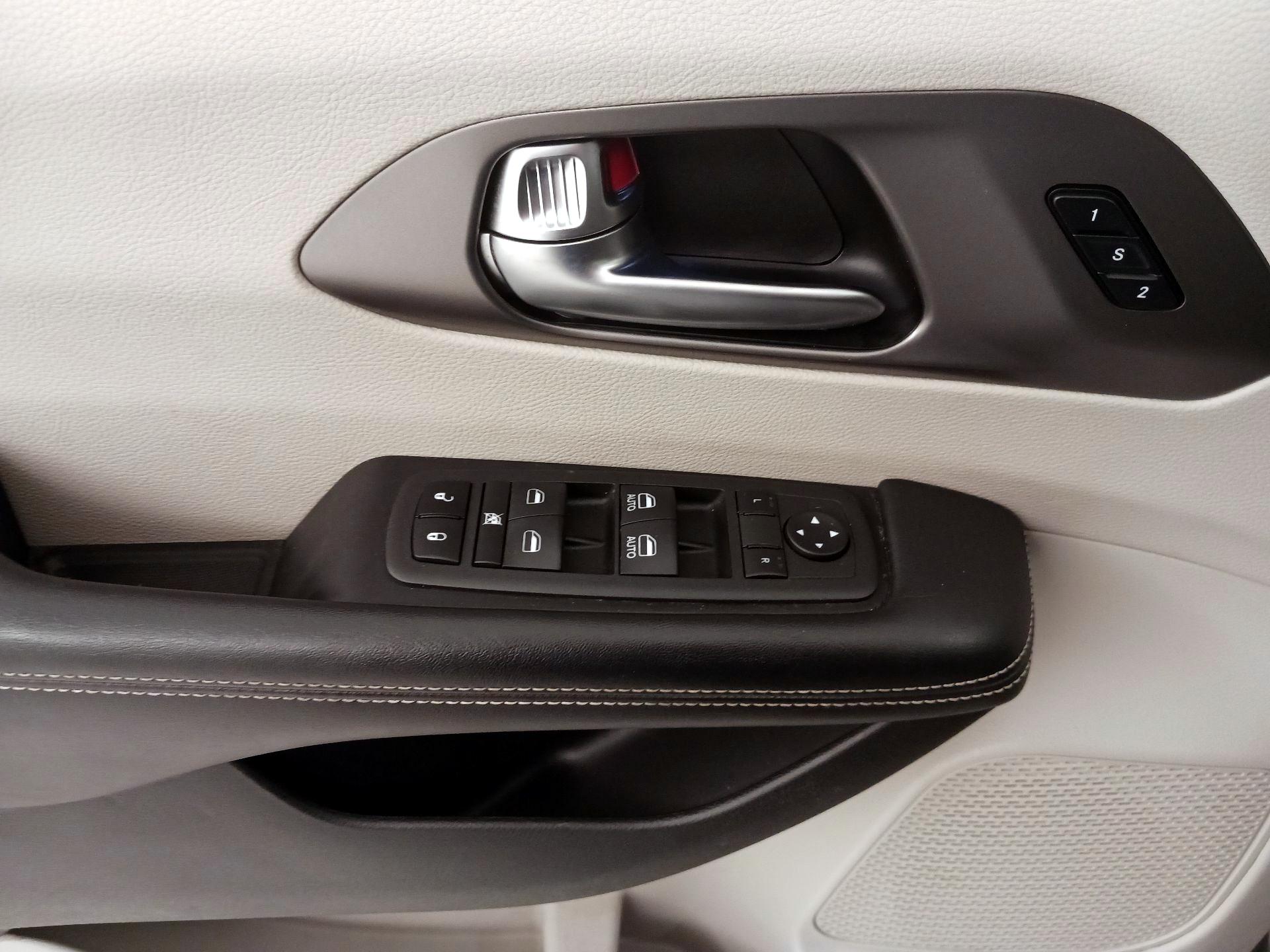 Thumbnail: 2022 Chrysler Pacifica - 12