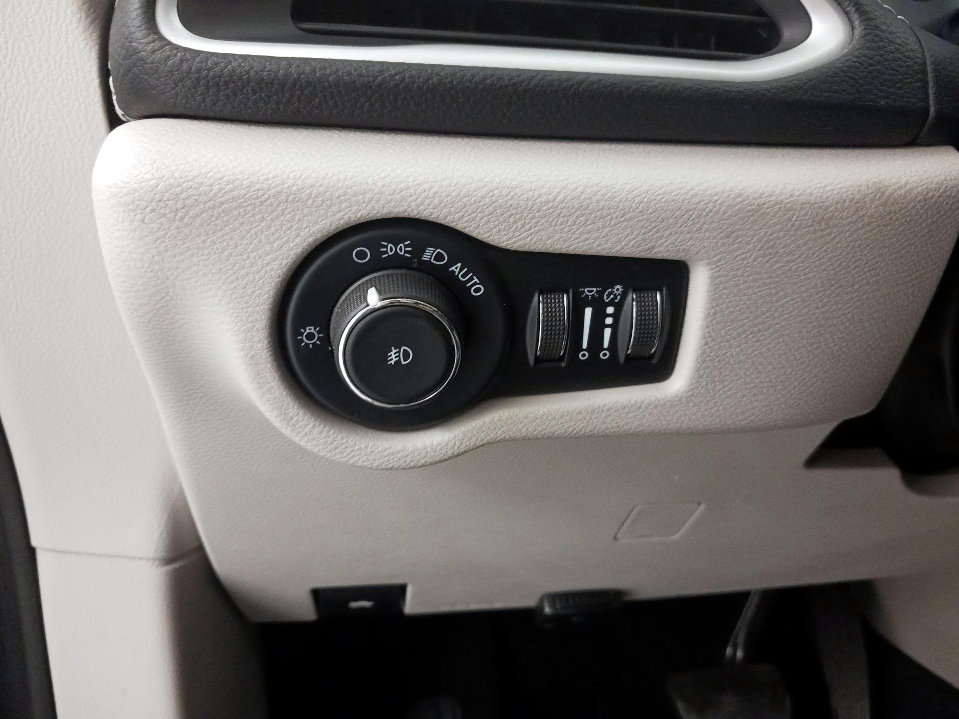 Thumbnail: 2022 Chrysler Pacifica - 13