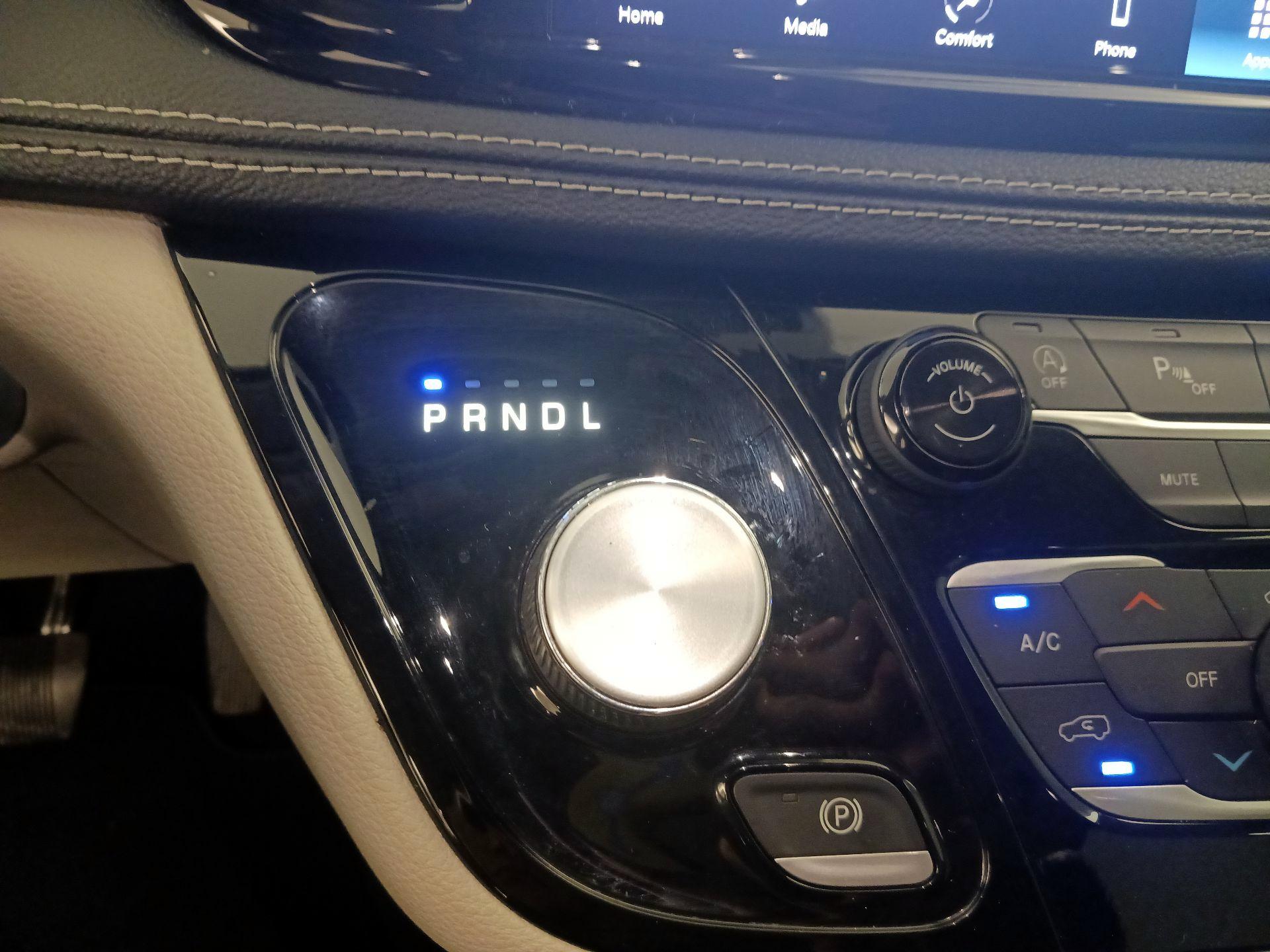 Thumbnail: 2022 Chrysler Pacifica - 17