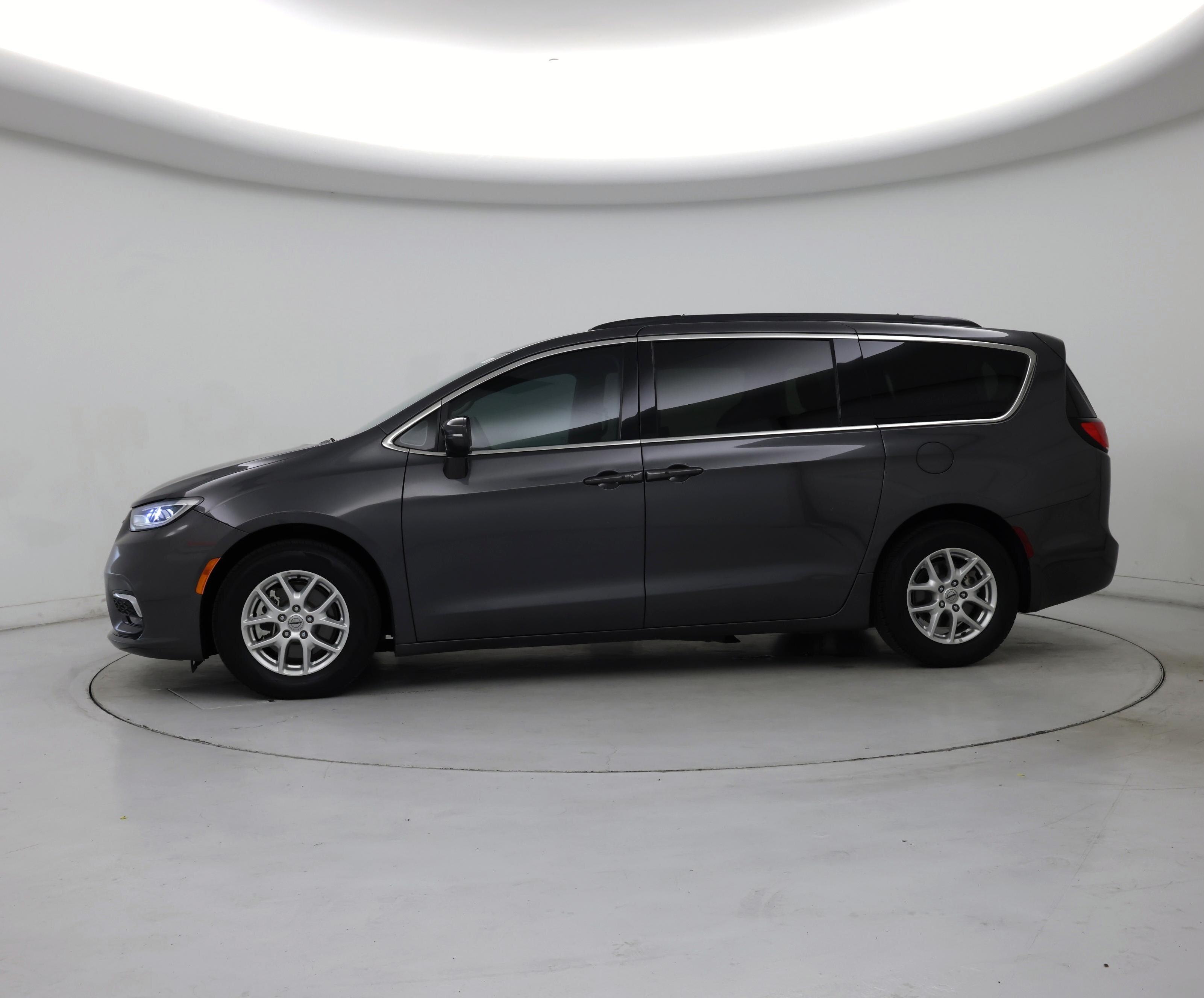 Thumbnail: 2022 Chrysler Pacifica - 3