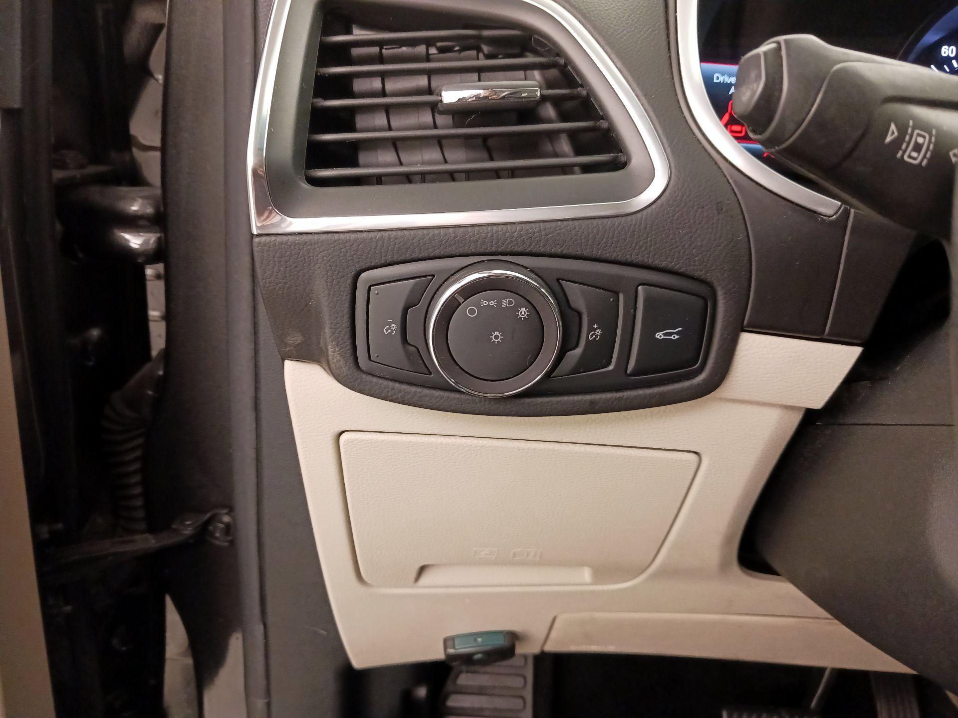 Thumbnail: 2018 Ford Edge - 13