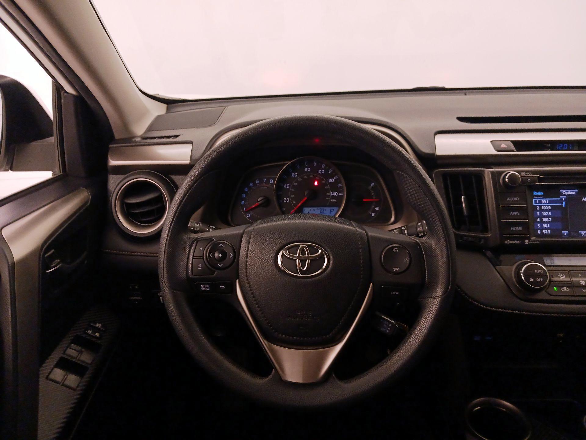 Thumbnail: 2015 Toyota RAV4 - 10