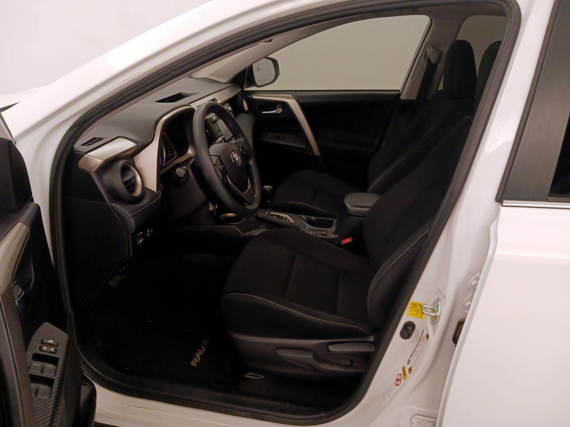 Thumbnail: 2015 Toyota RAV4 - 11