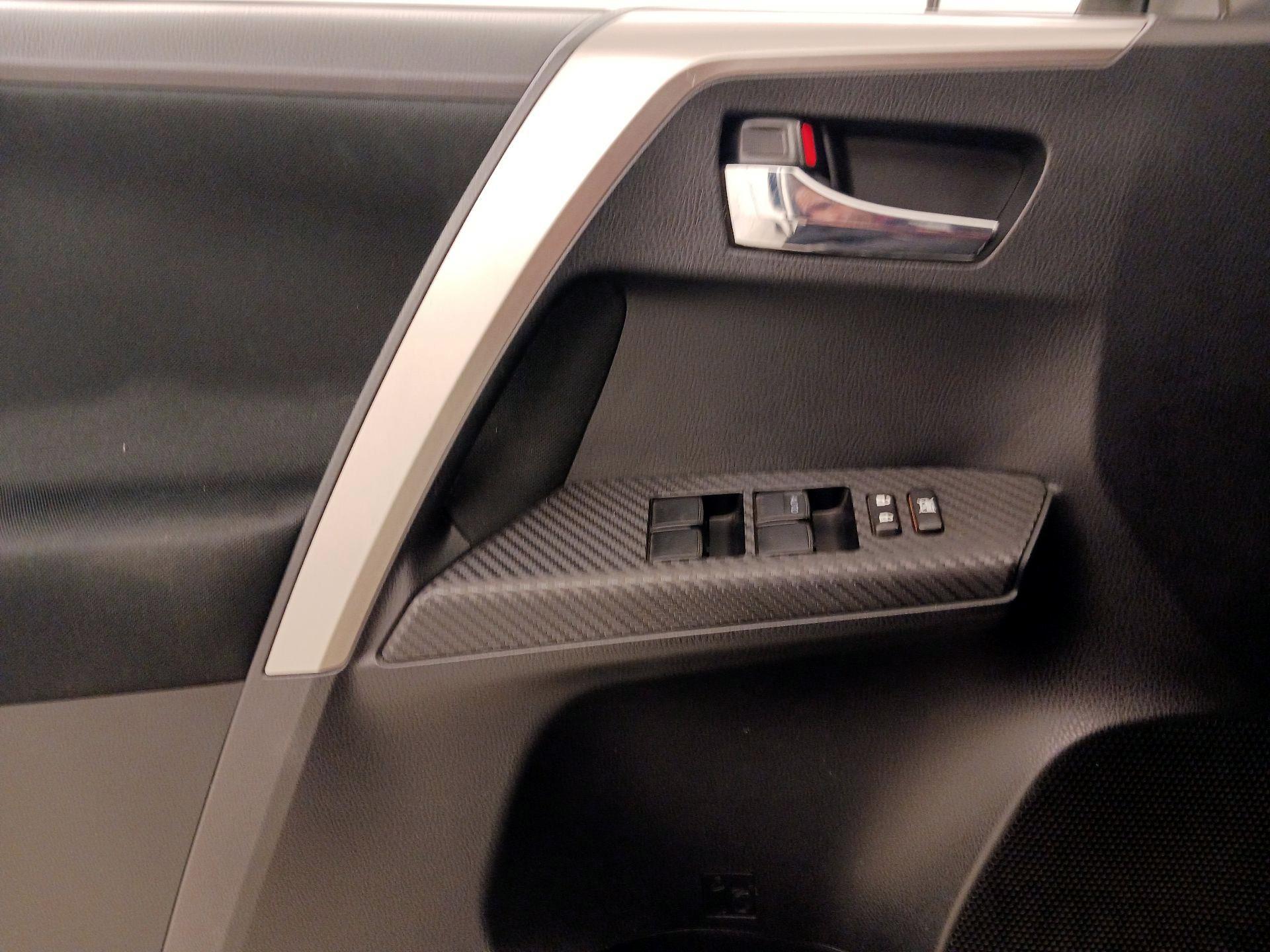 Thumbnail: 2015 Toyota RAV4 - 12