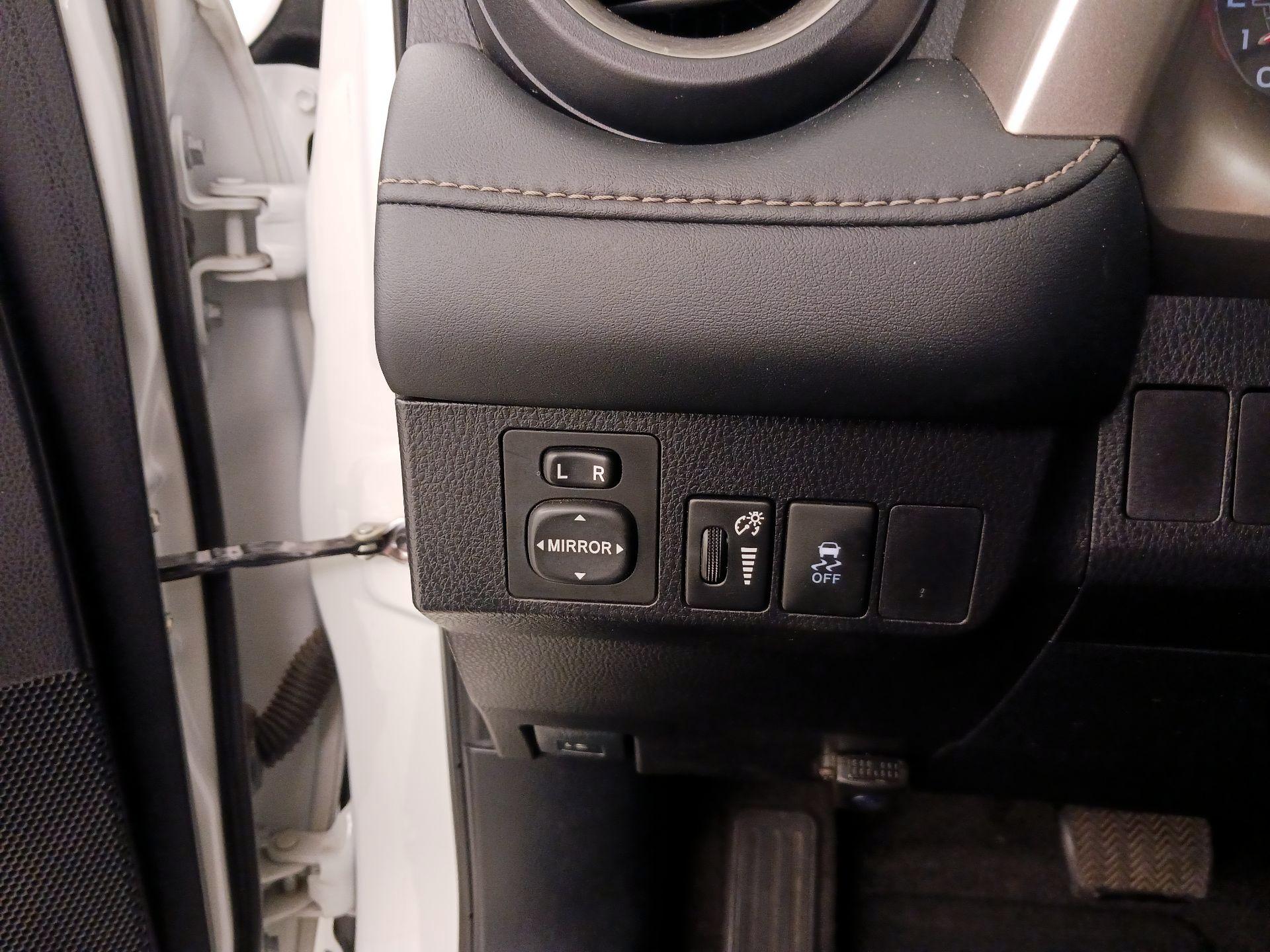 Thumbnail: 2015 Toyota RAV4 - 13