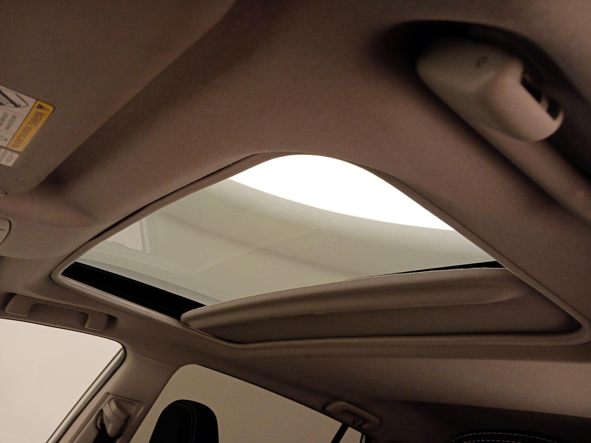 Thumbnail: 2015 Toyota RAV4 - 20