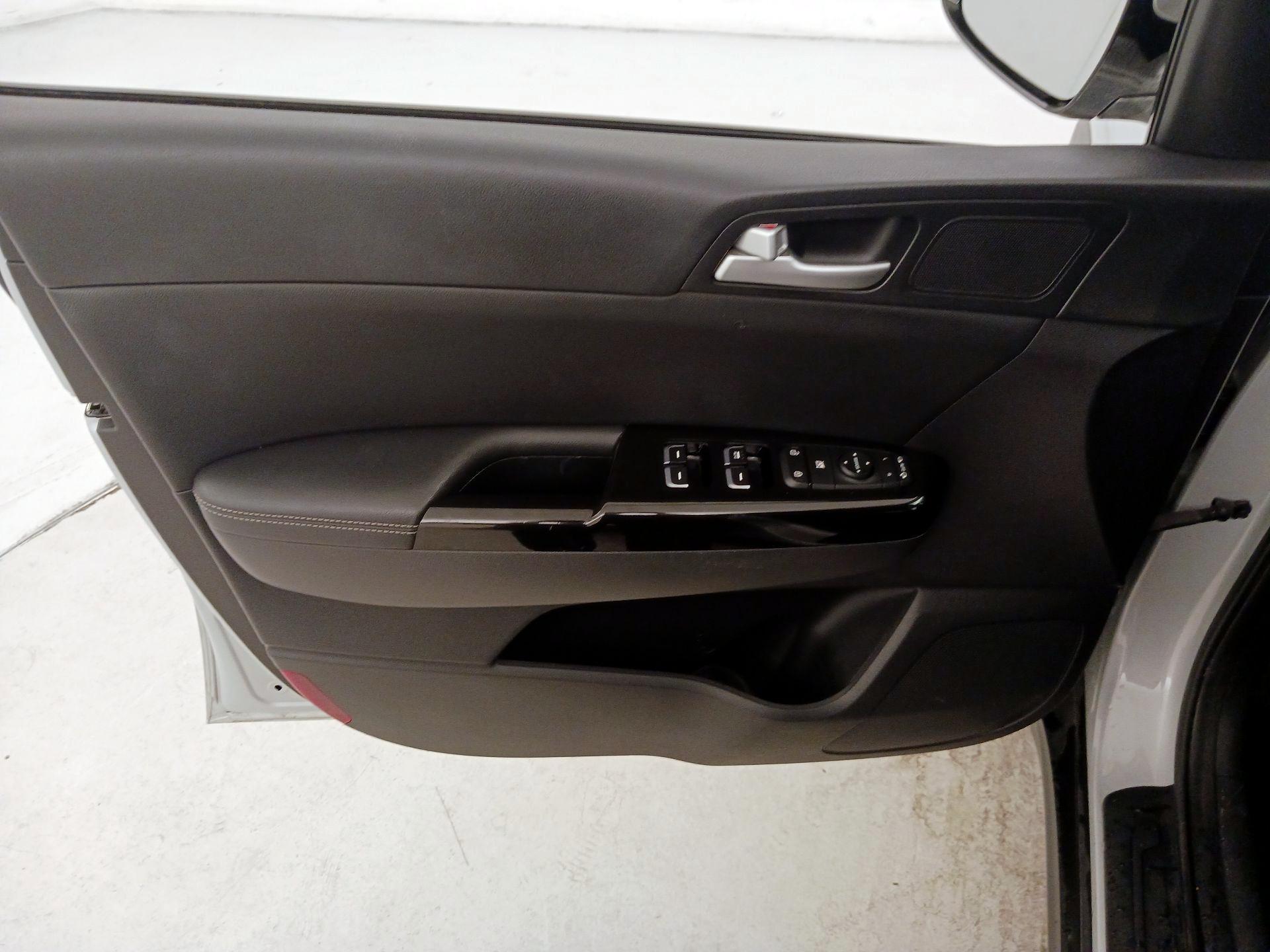 Thumbnail: 2019 Kia Sportage - 12