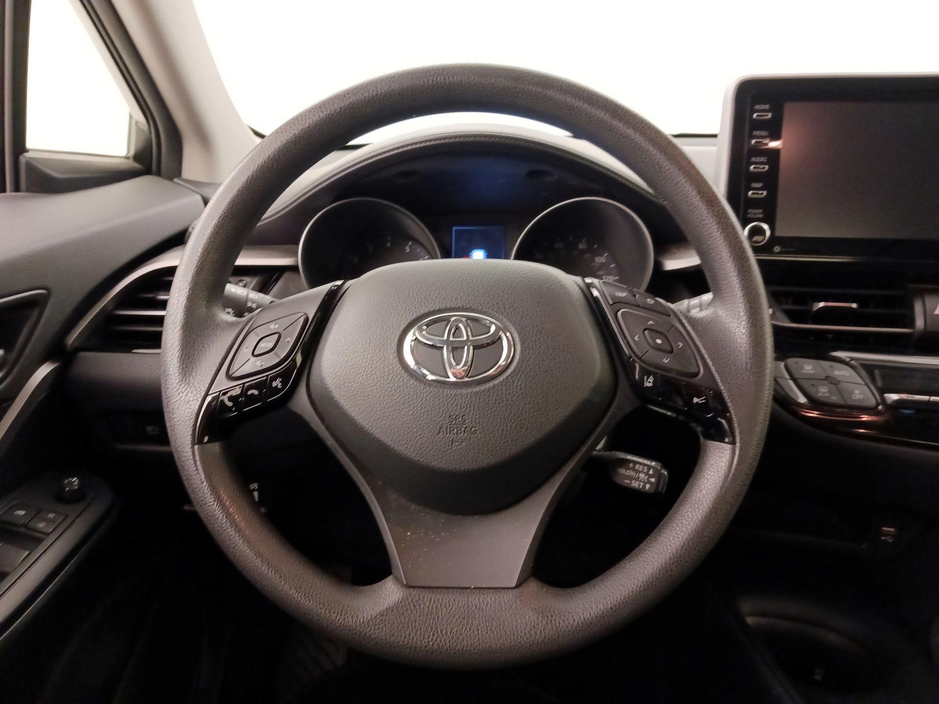 Thumbnail: 2021 Toyota C-HR - 10