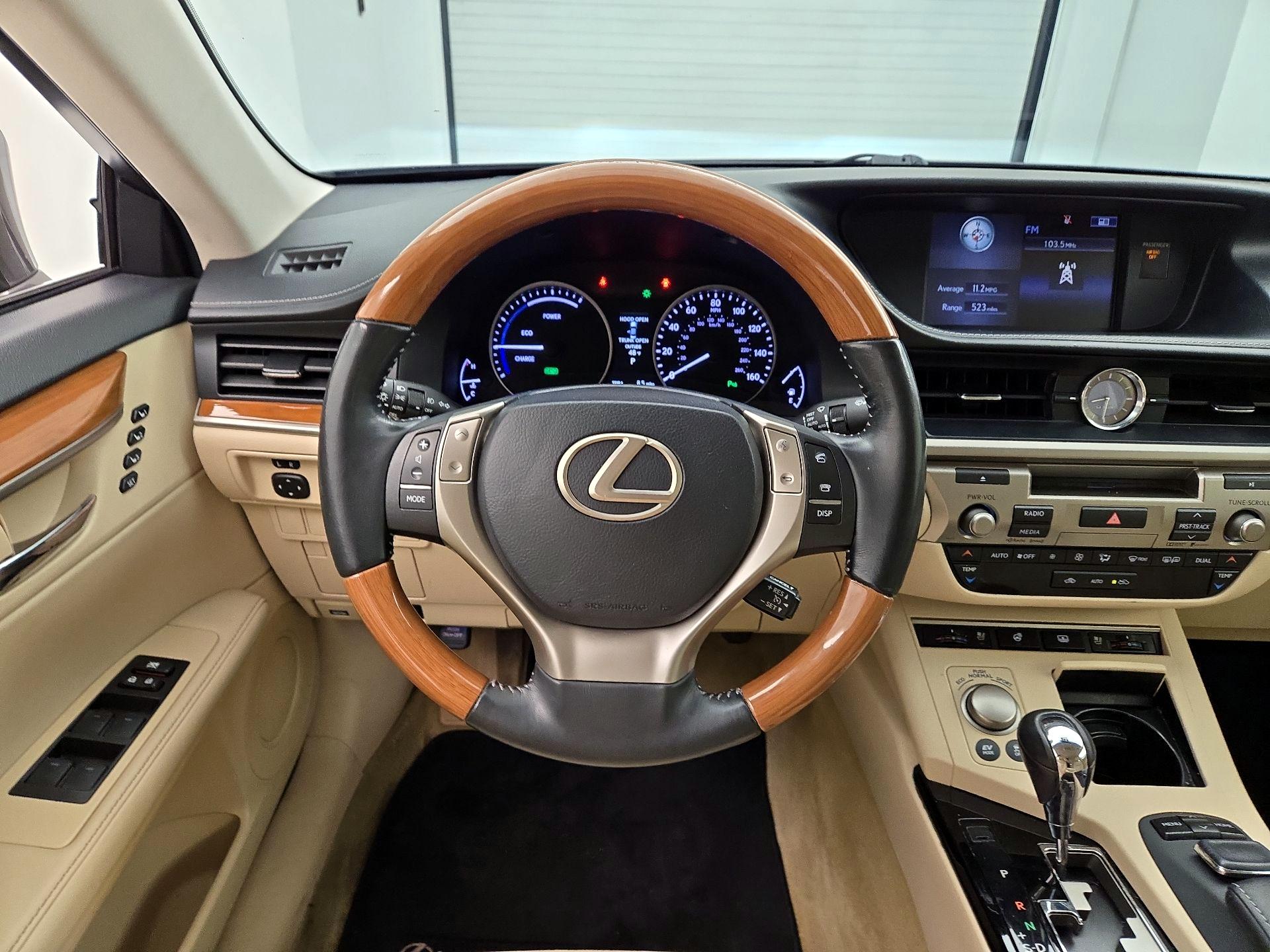 Thumbnail: 2015 Lexus ES - 10