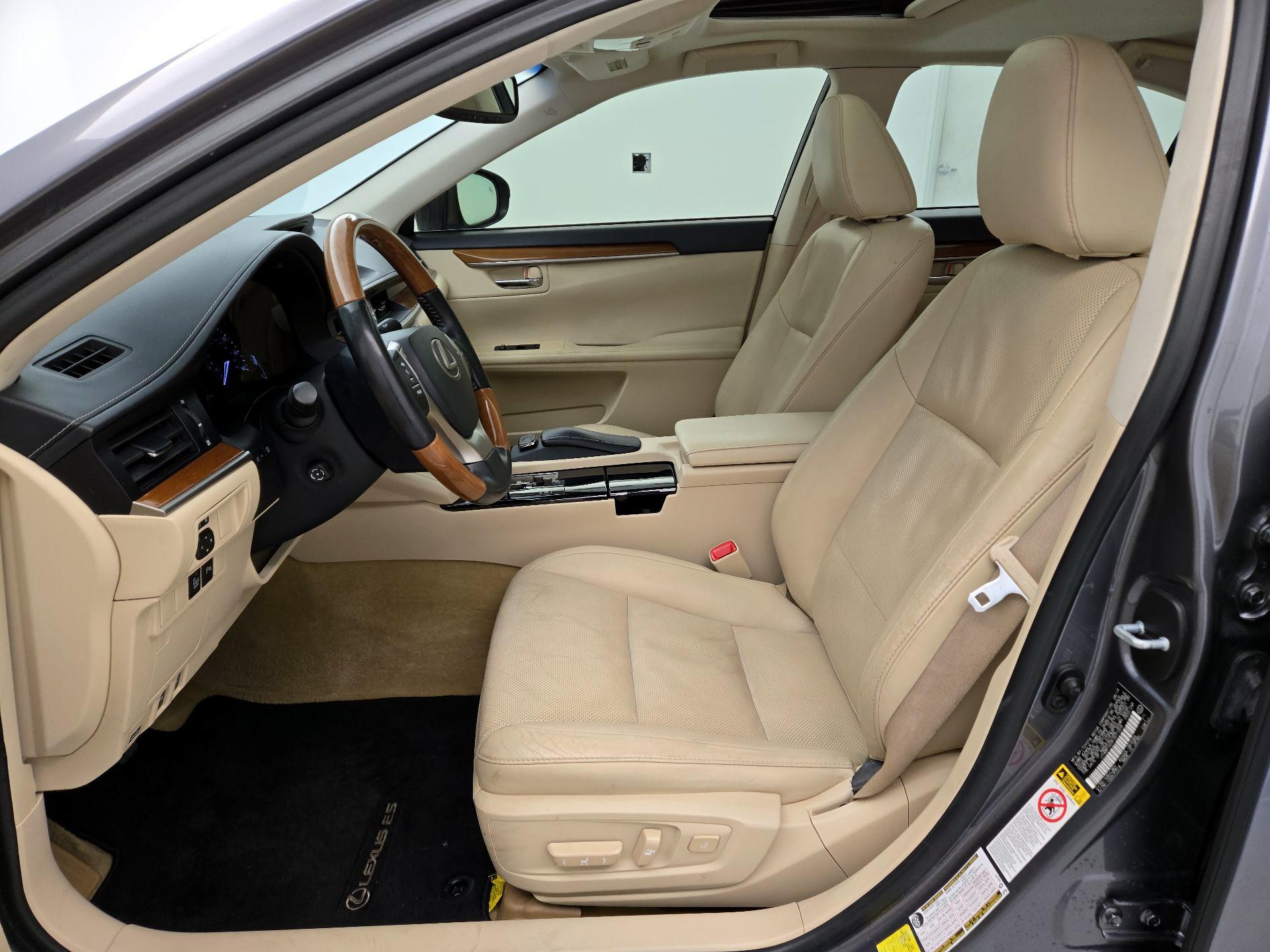 Thumbnail: 2015 Lexus ES - 11