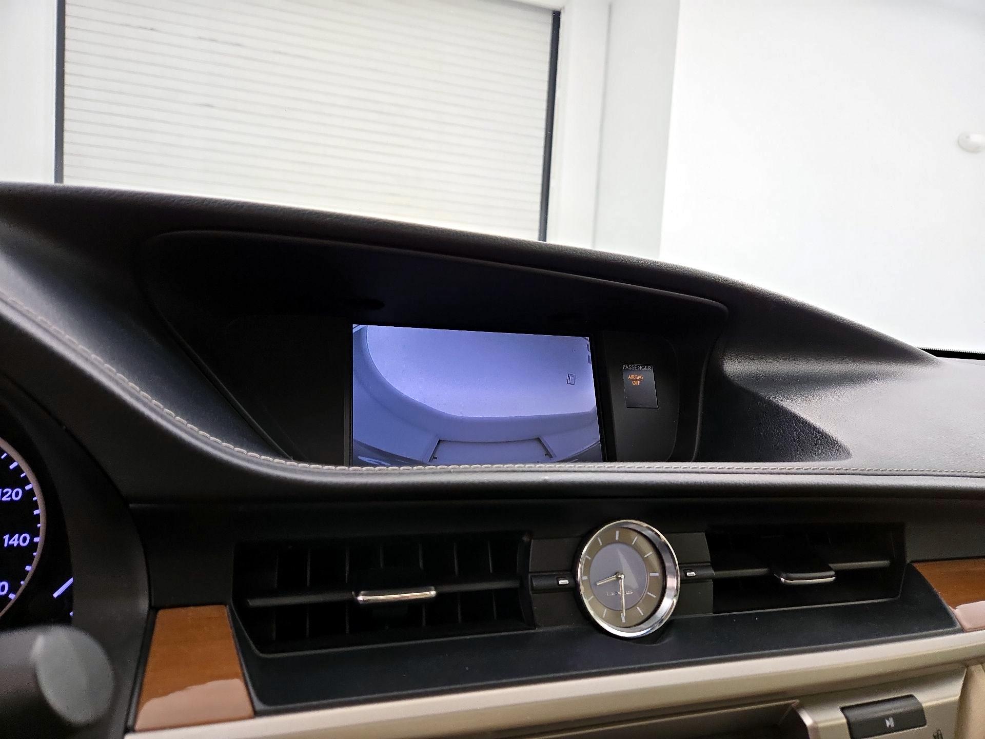 Thumbnail: 2015 Lexus ES - 14