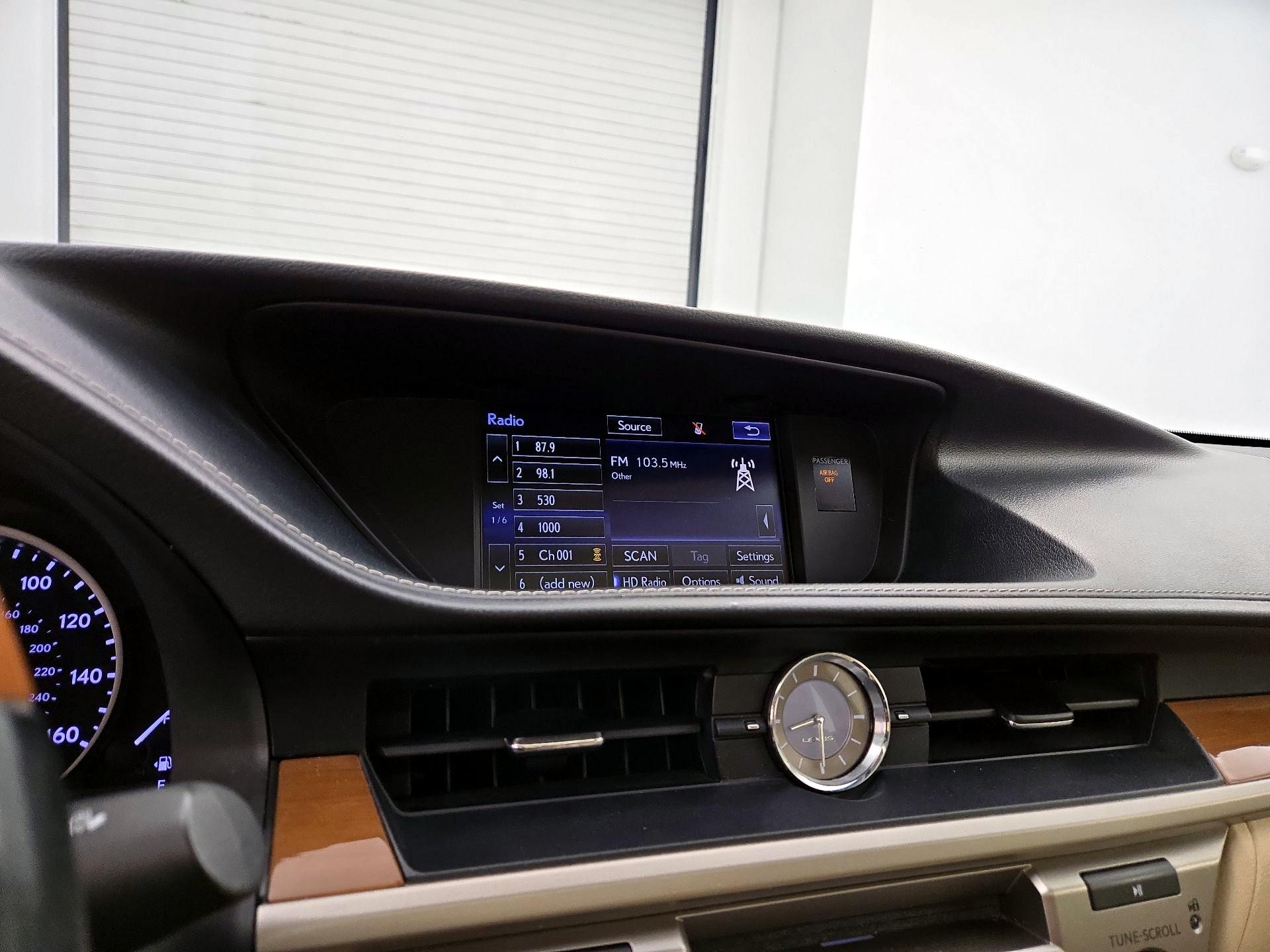 Thumbnail: 2015 Lexus ES - 15