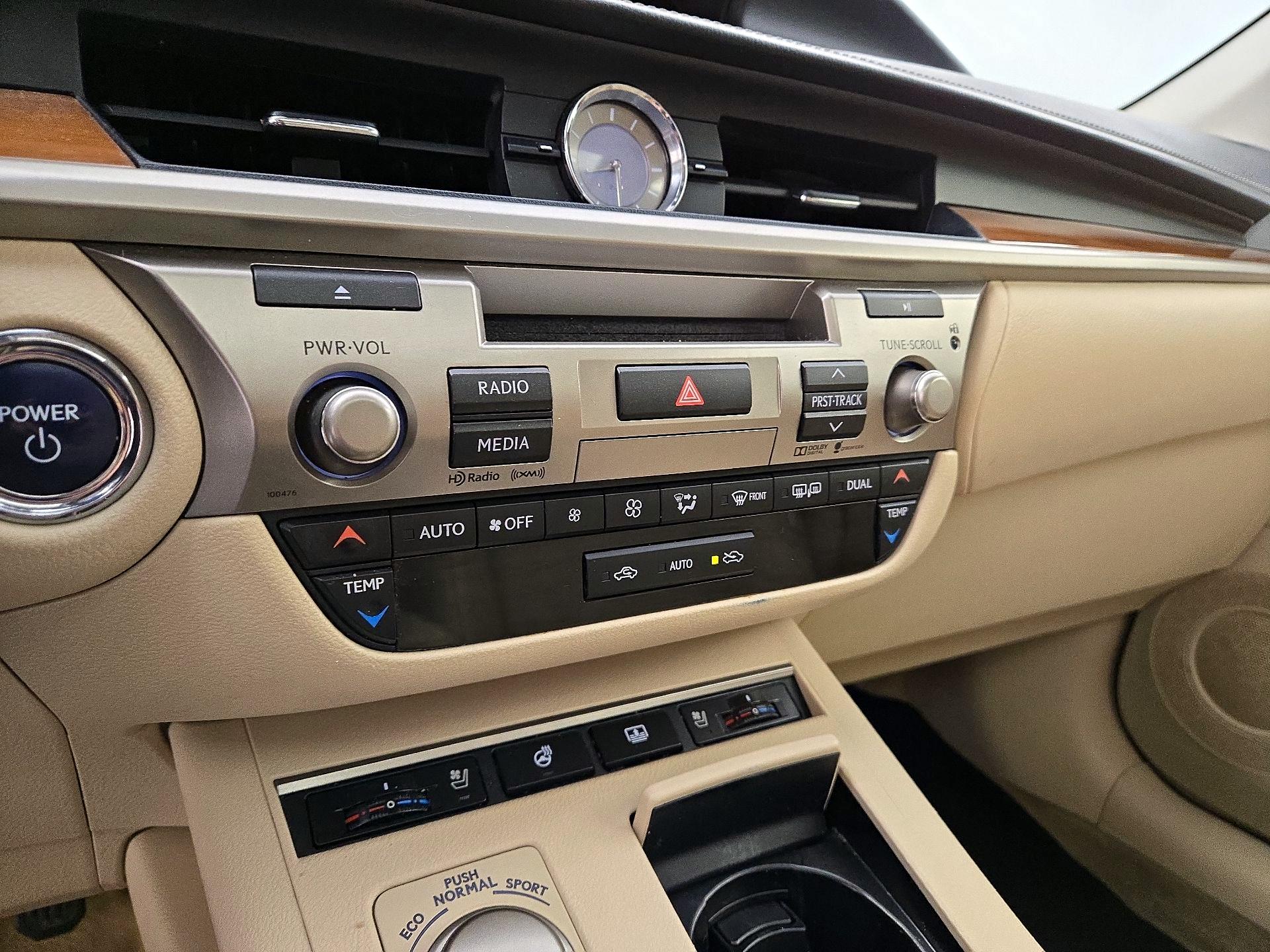 Thumbnail: 2015 Lexus ES - 16