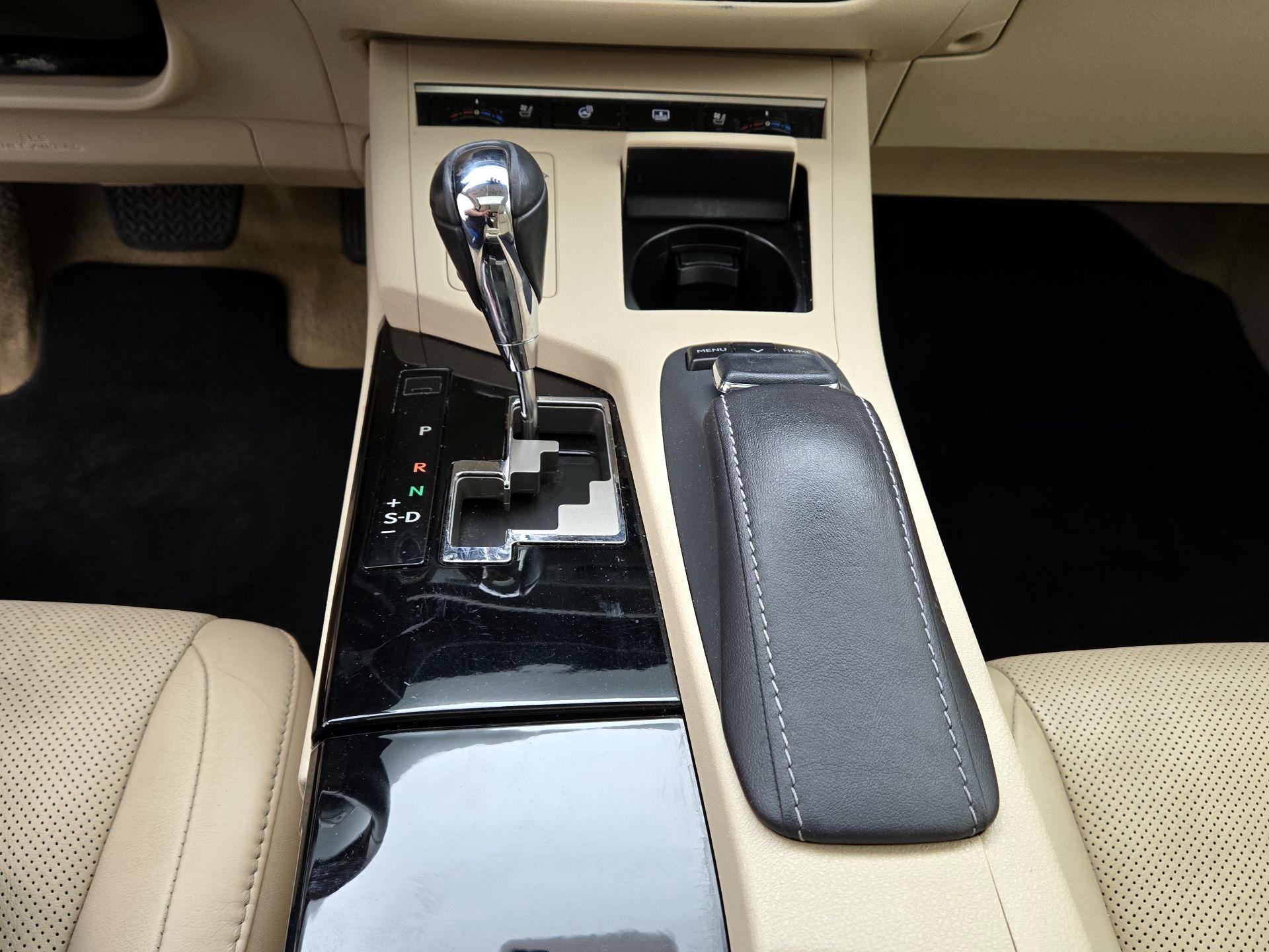 Thumbnail: 2015 Lexus ES - 17