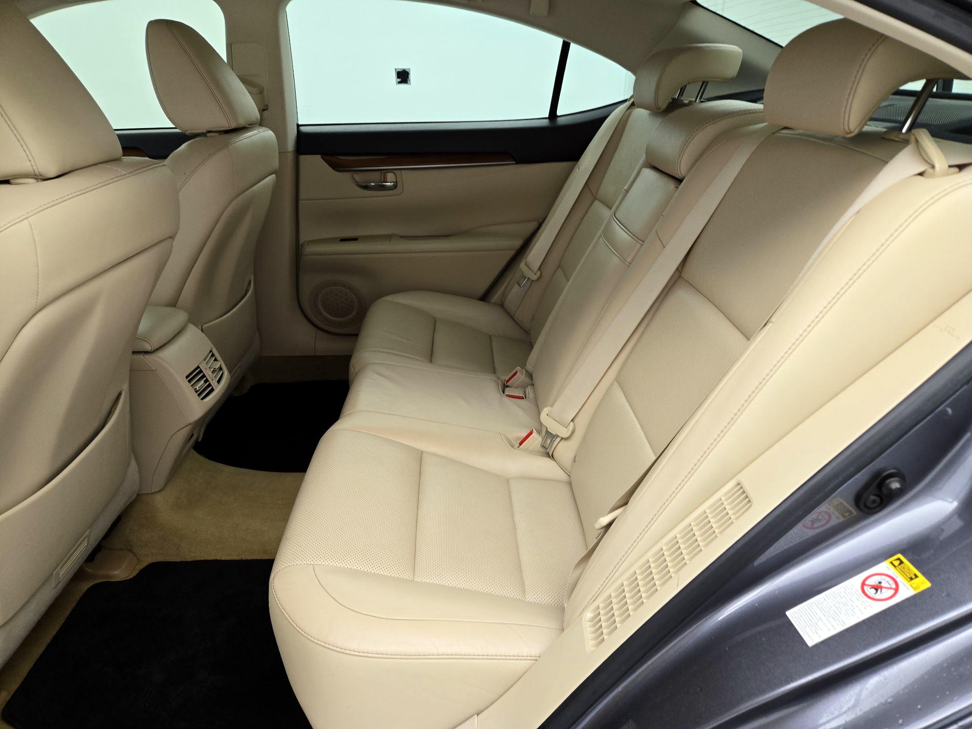 Thumbnail: 2015 Lexus ES - 20